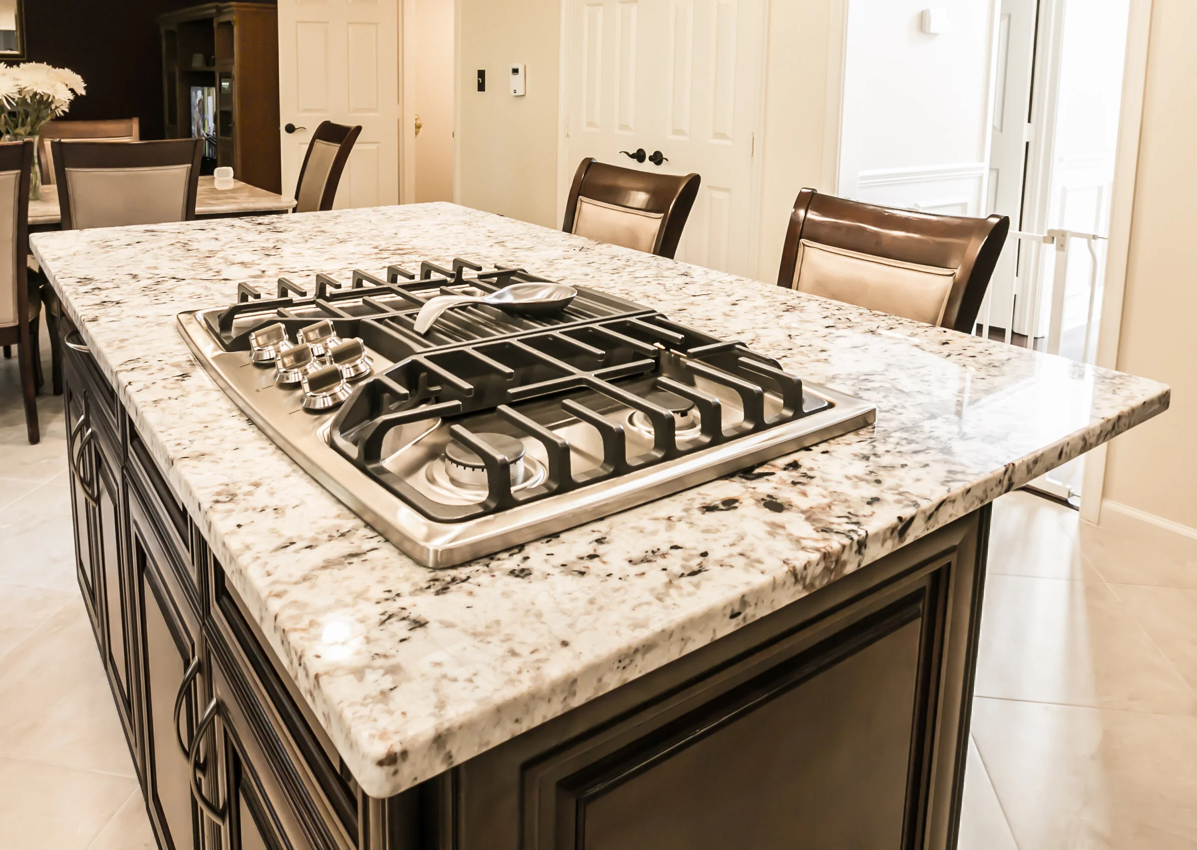 This exquisite granite countertop burner space makes it easy to cook up a whole pot of something good… and entertain while you’re at it!