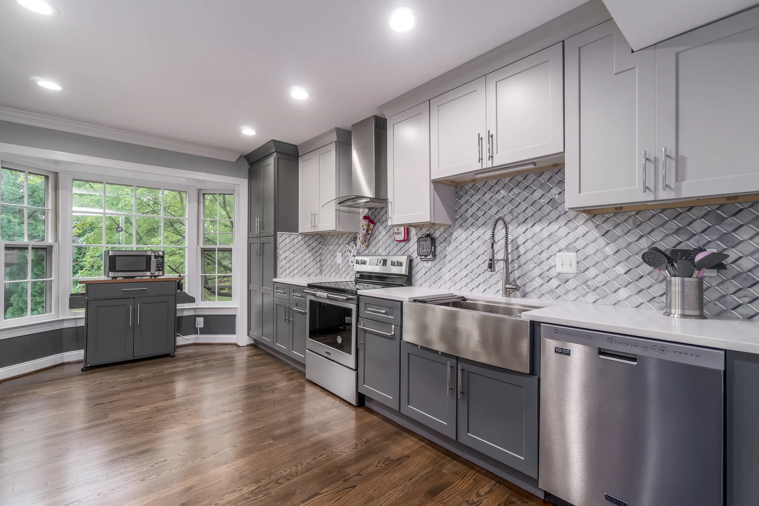 This kitchen comes absolutely stacked with the most modern and high powered appliances you need to get the job done - at a price you can afford!