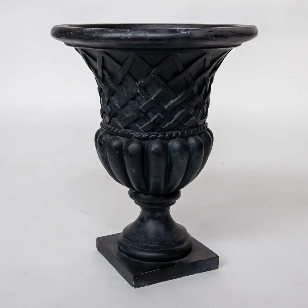Black vase/flower pot