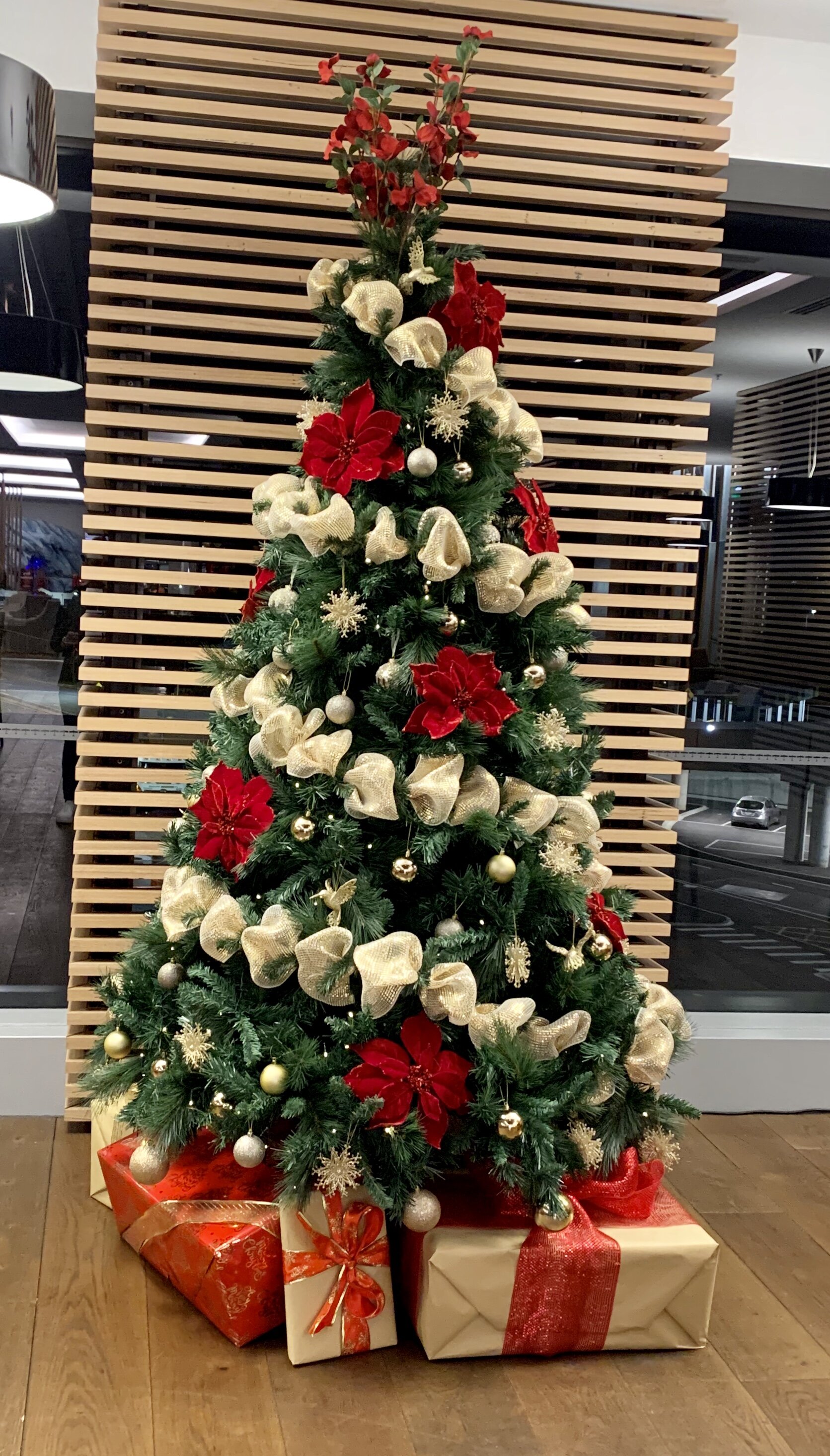 Traditional - Red &amp; Gold (8ft &amp; 7ft)