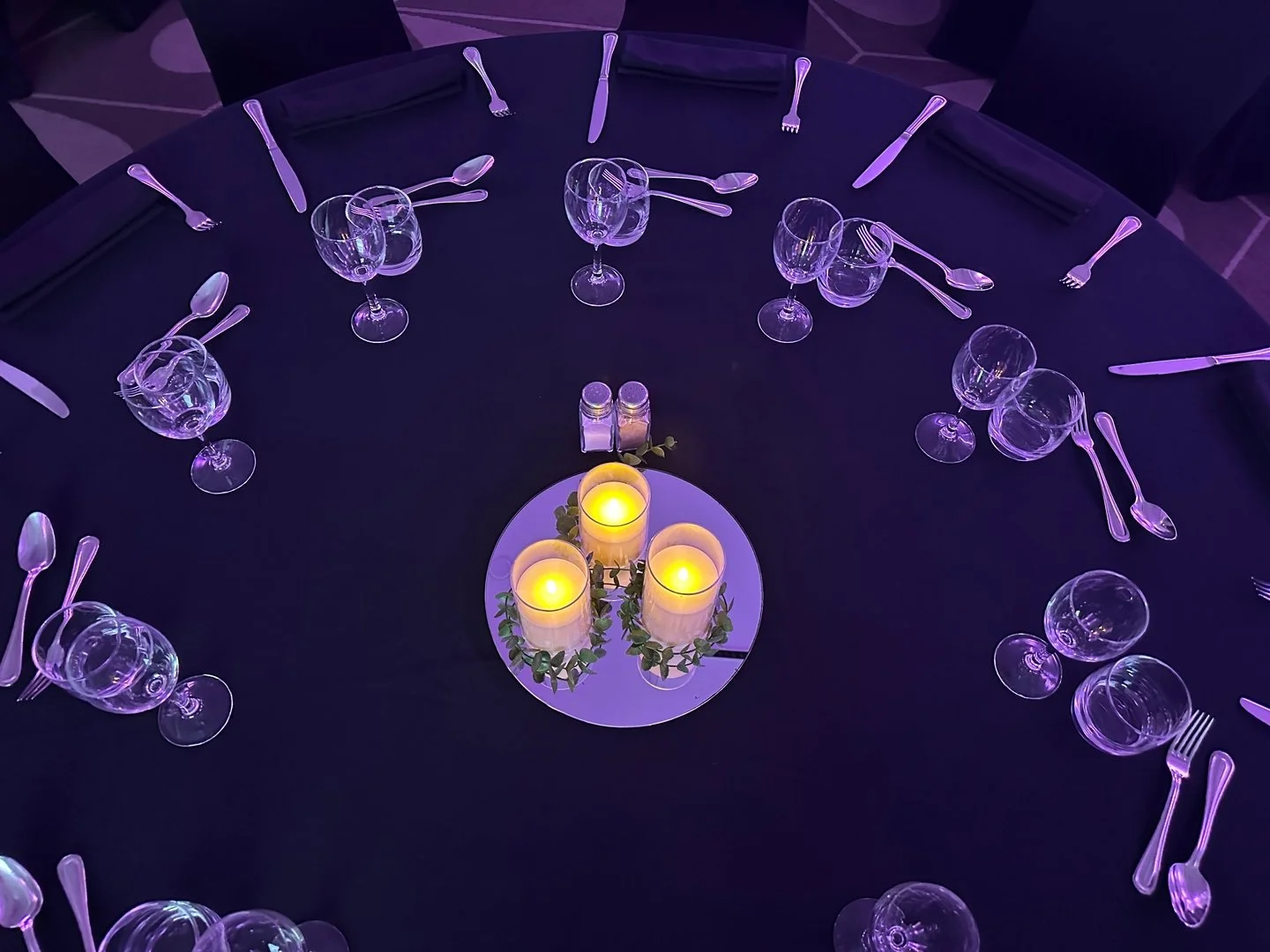 Our Intertwined Centrepieces exude effortless elegance, making a stunning statement for your sophisticated dinner setting. Elevate your dining experience with us no matter where you go.