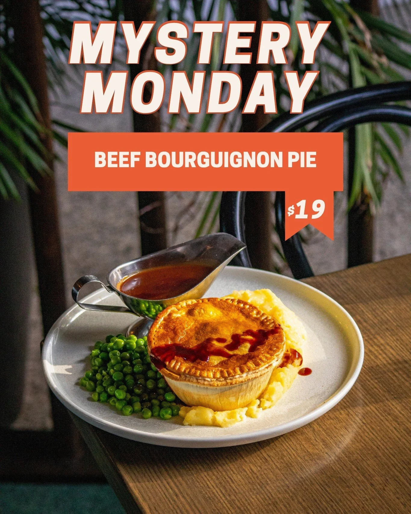 Monday plan? Sorted. 🥧
Mystery Monday at the Camden Hotel: slow-cooked beef bourguignon pie with mash and peas, $19. See you there!