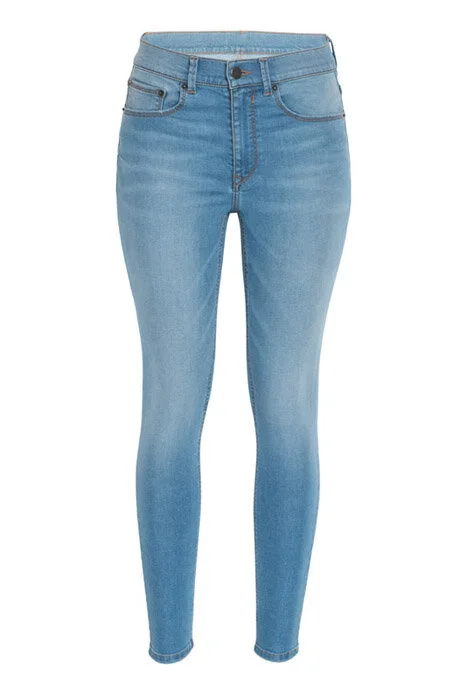 57.5% Cotton 20% Tencel 20% Polyester 2.5% Spandex