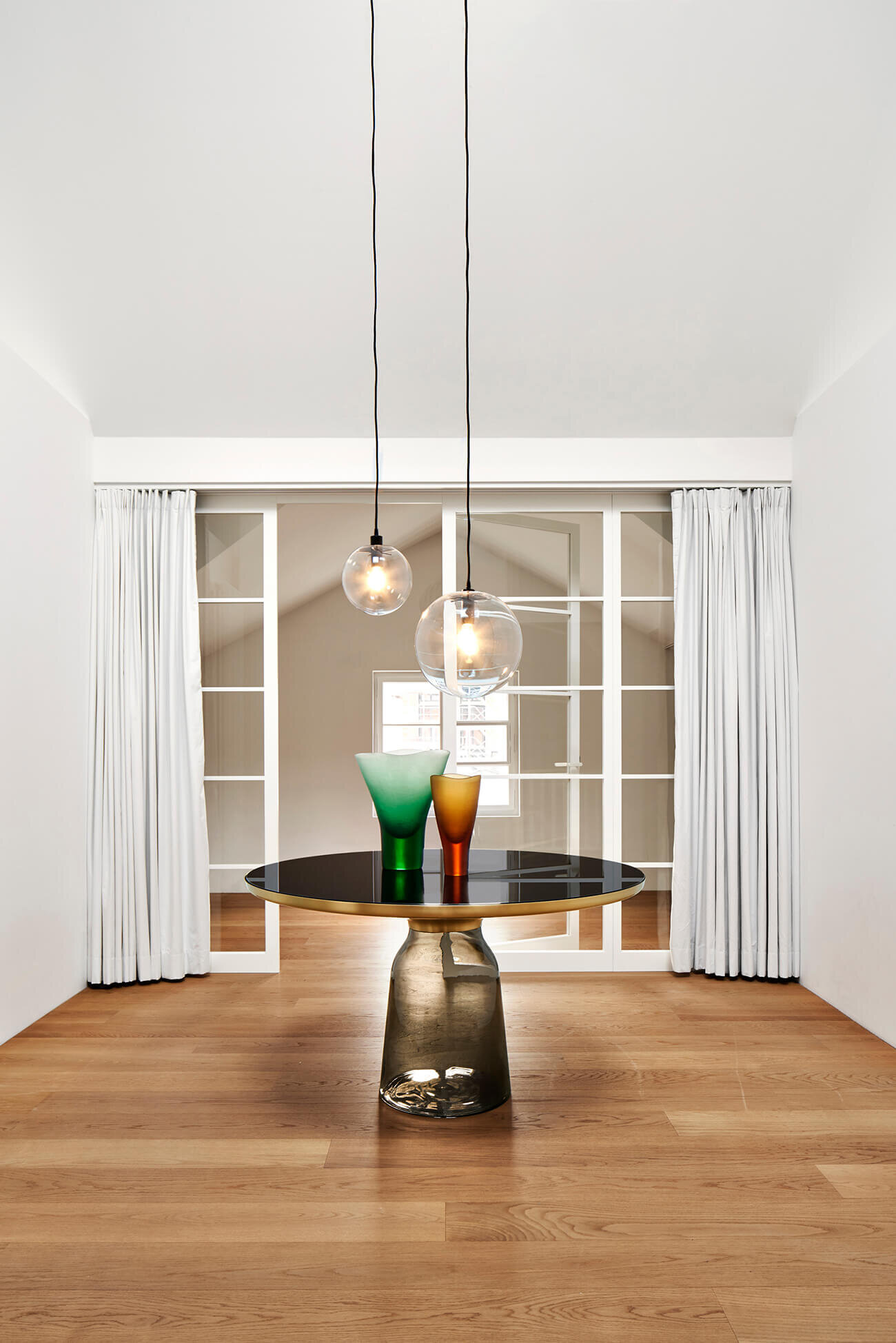 ClassiCon-bell-high-table-selene-pendant-lamp-photo-elias-hassos.jpg