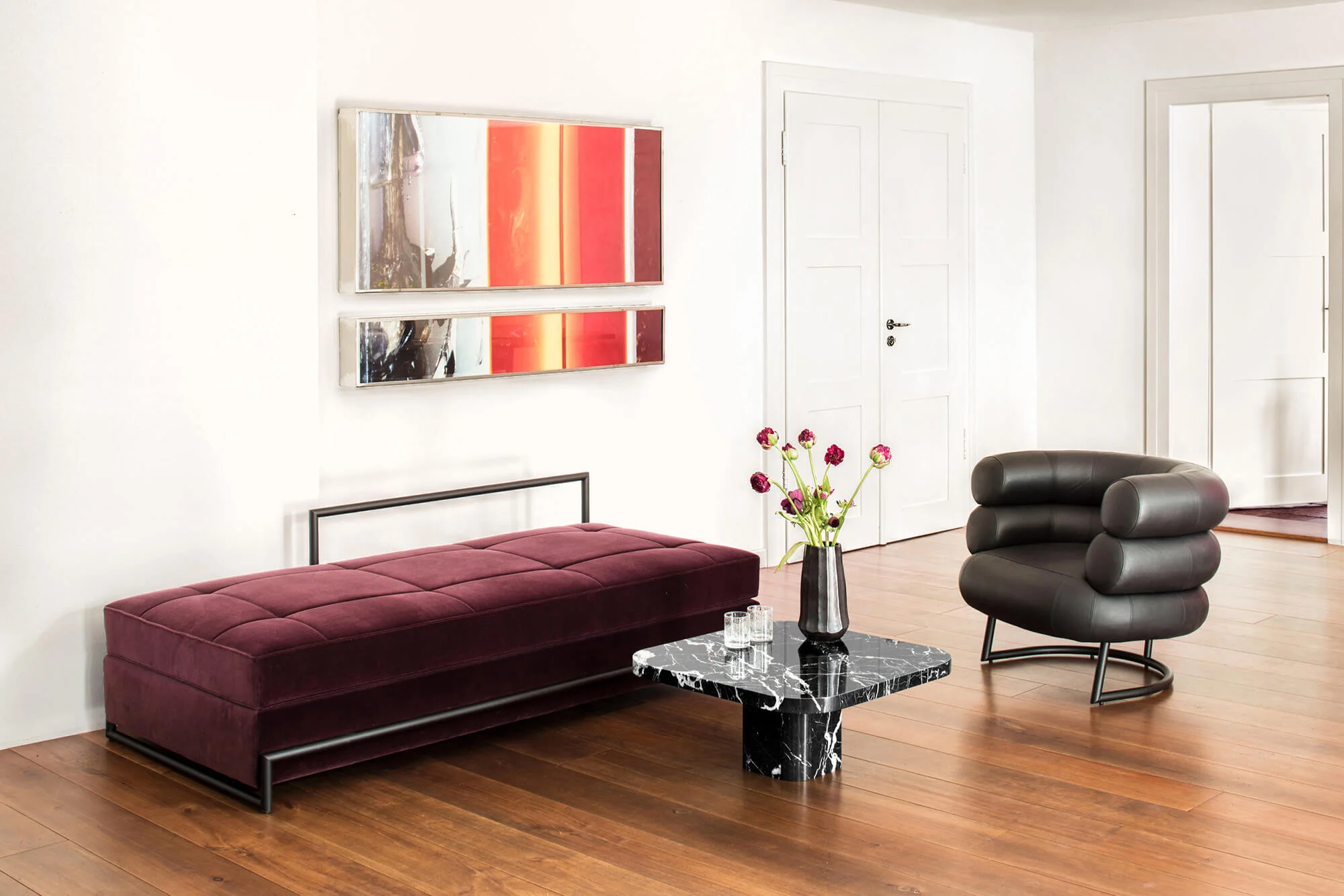 ClassiCon-day-bed-bow-coffee-table-bibendum-armchair-photo-hassos.jpg