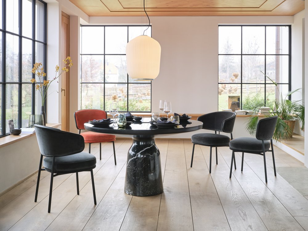 Table BELL et chaise ARISTO - Nouveautés 2025
