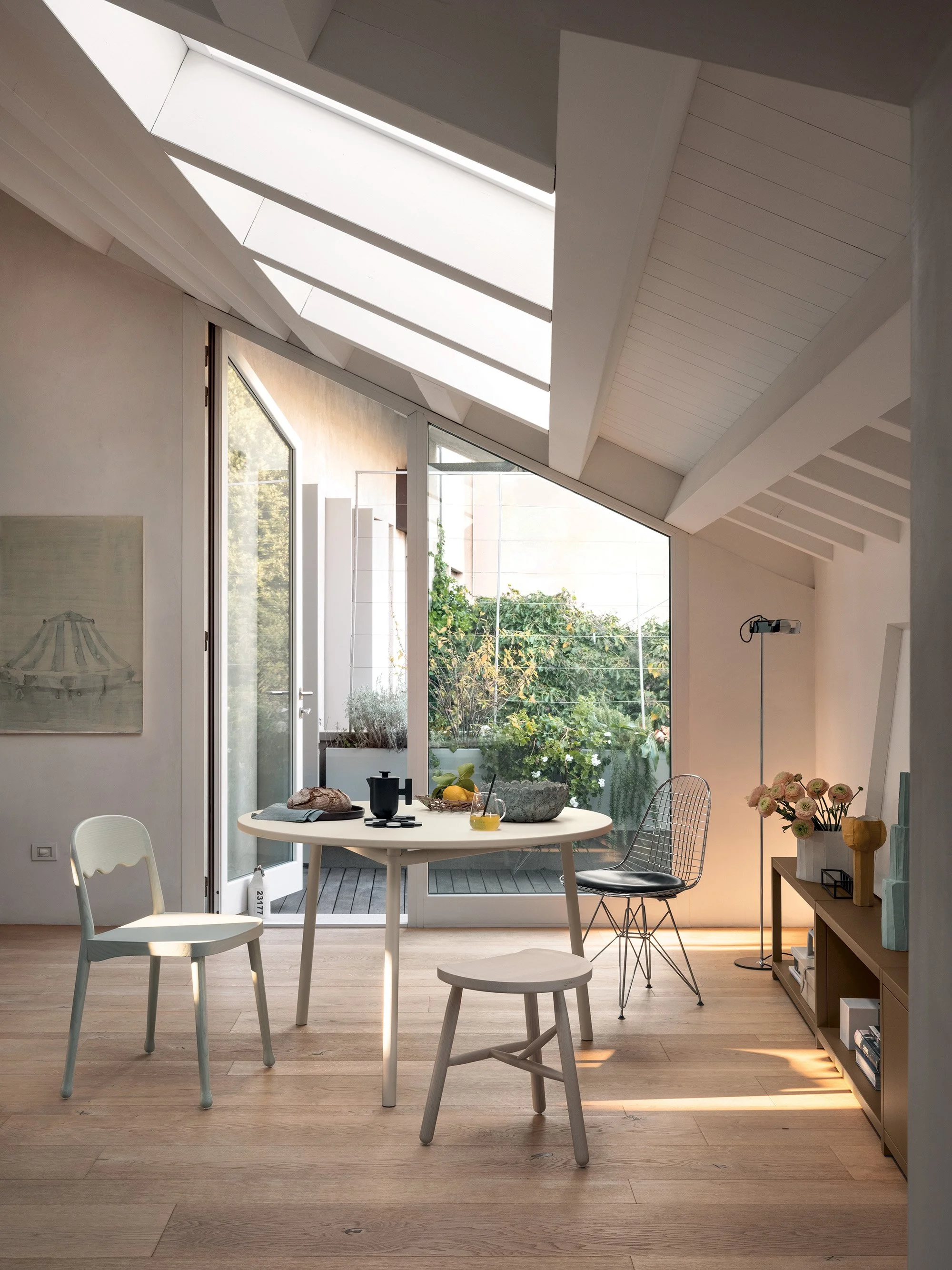 Fantin-web-inspirations-Hug-Table-07.jpg