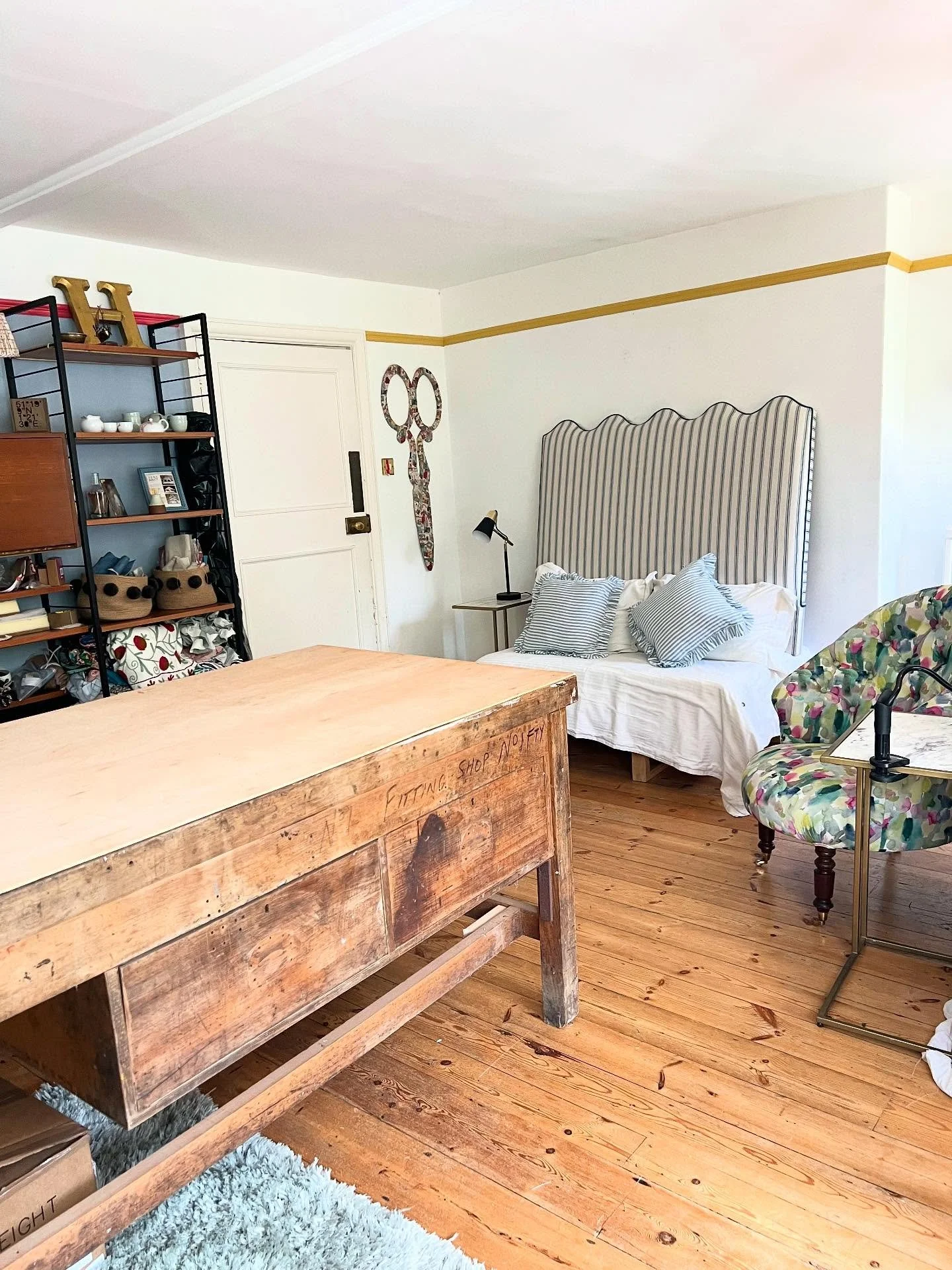 ✨ Studio Detox ✨

I think this will be the tidiest my studio will ever be, and Bernie agrees, he&rsquo;s happy with his clear sofa space. 
The clutter and mess was really getting to me, and finding a floor space that was staple/thread/fabric free was