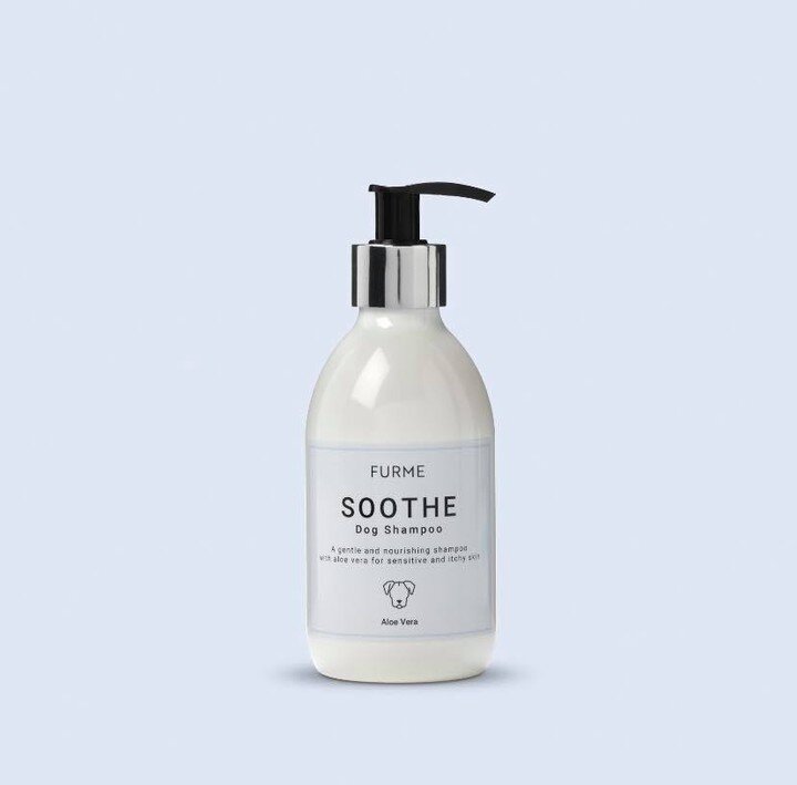 Furme Soothe Dog Shampoo with a fresh scent of aloe vera is a gentle shampoo that hydrates and help maintain the natural flora of your dog&rsquo;s skin. The perfect dog shampoo for the puppy or the sensitive doggy that wants to stay happy and clean! 