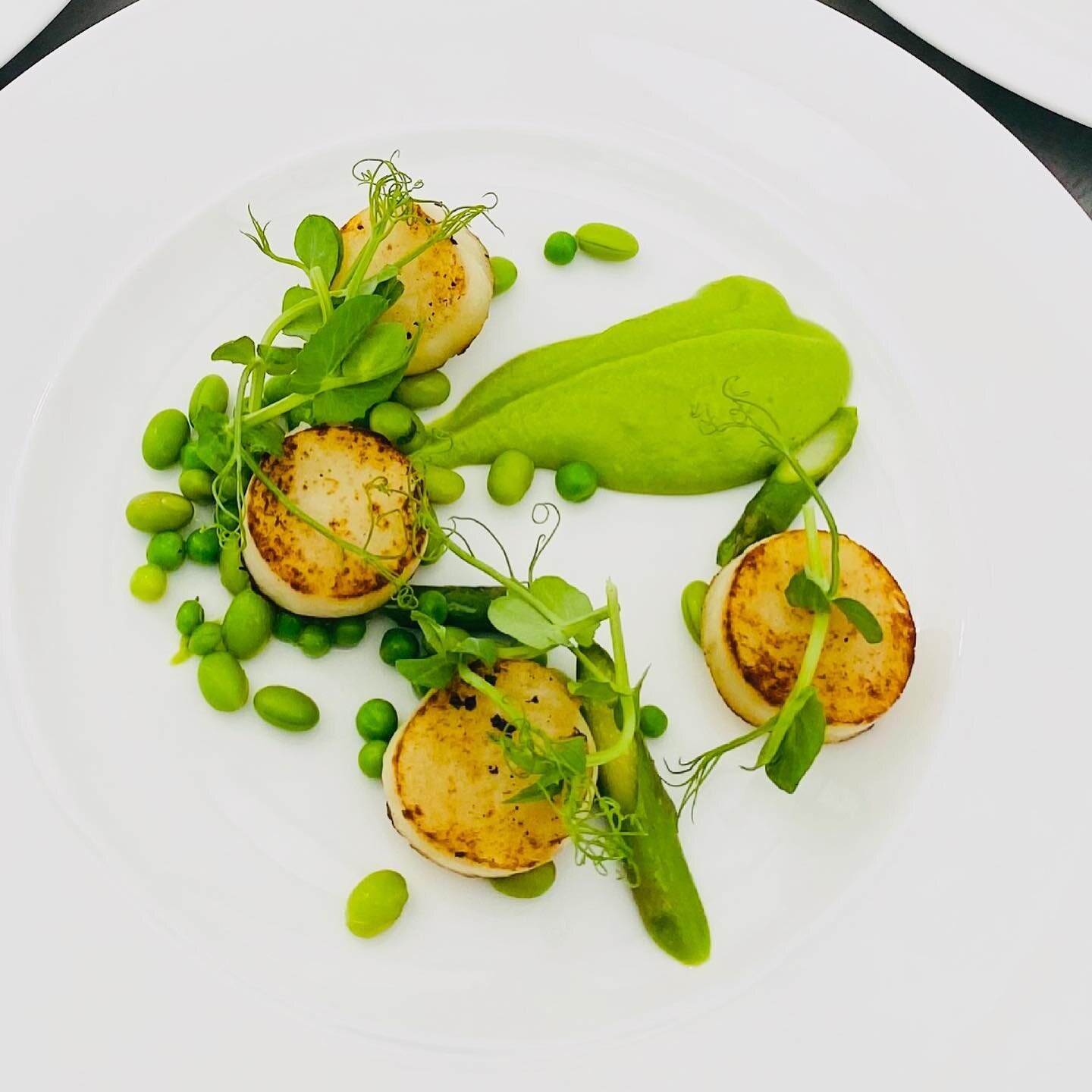 Scallops &amp; Gnocchi ! 

We think you&rsquo;ll enjoy this game - spot the scallop ! We love for everyone to feel they are sitting to eat a similar dish regardless of dietary requirements! Hitting the grid today we have two of the starters from our 