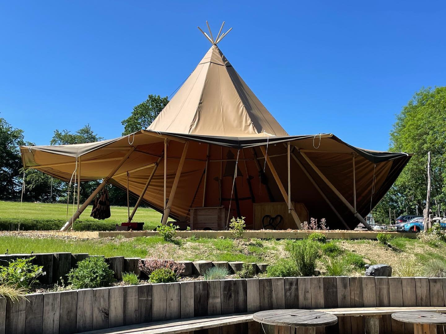 𝒪𝒶𝓀𝓉𝓇𝑒𝑒 𝐵𝒶𝓇𝓃

We went to check out the new Tipi at Oaktree today !! It is STUNNING and a great addition to what is already a magnificent venue ! We can already imagine the fun and games ahead in this bad boy !!!

Bring it on ! 
@oaktreebar