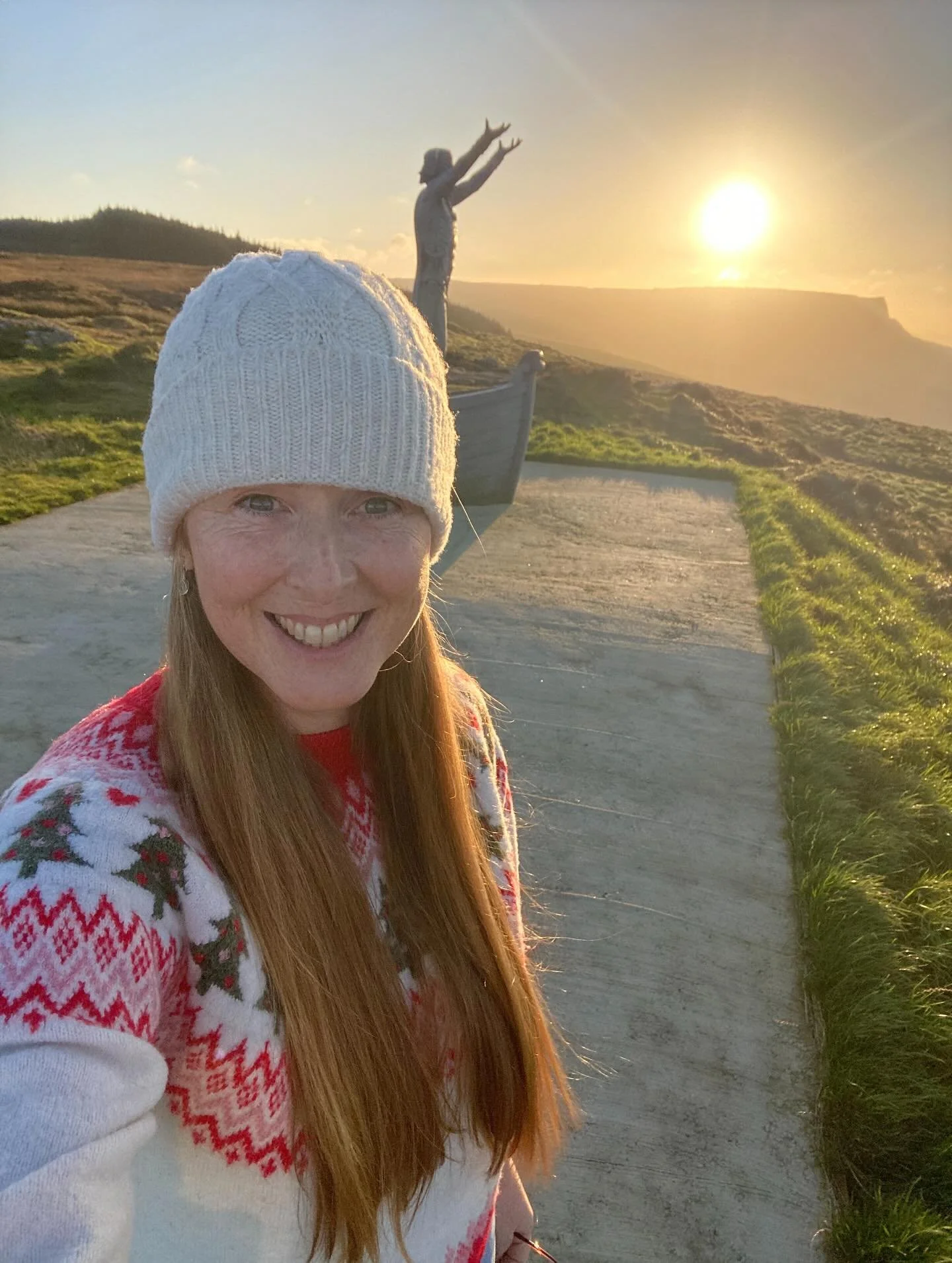 Every sunrise offers us a chance to begin again. And every sunset offers us a chance to end the day beautifully no matter what. 

From the lands of Binevenagh and Lough Foyle, to the Cliffs of Sliabh League and the golden sands of Malin Beg -  a remi