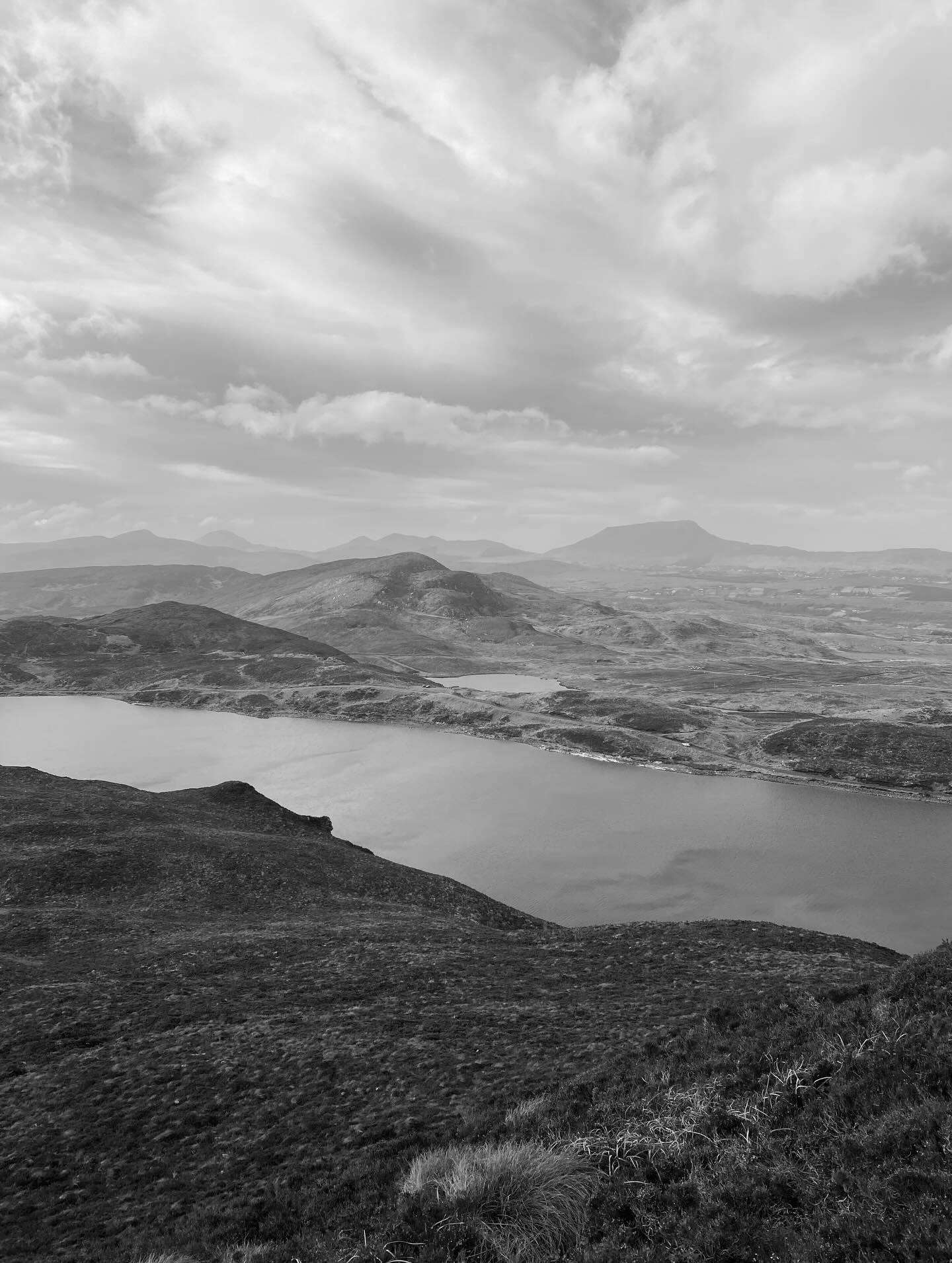 Sometimes a photo in black &amp; white can add a depth to the mountains, the sky and to nature&hellip;&hellip;a few snaps from today&rsquo;s travels 💕

#blackwhitephotography #mountainlover #donegal