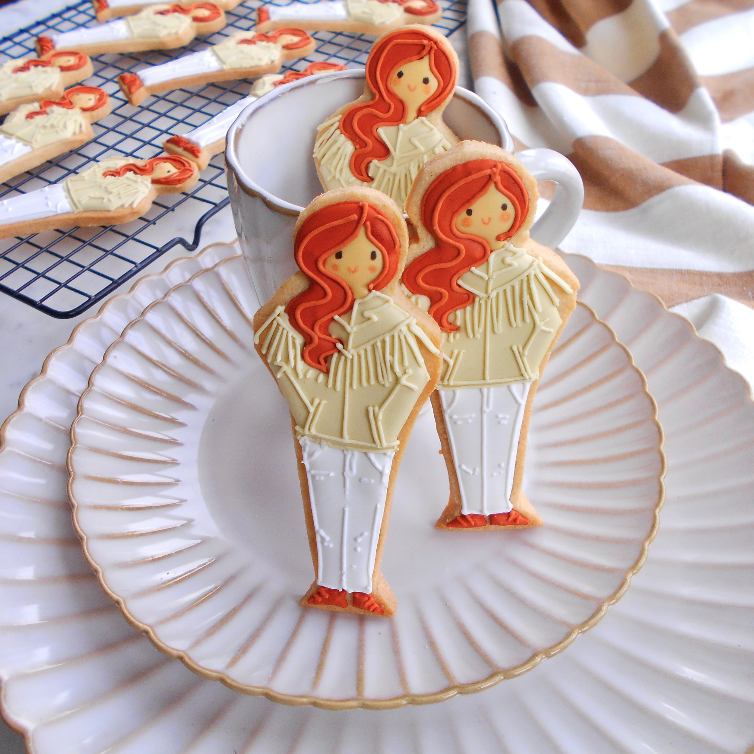 sister in law biscuit figures by TAKE THE BISCUIT