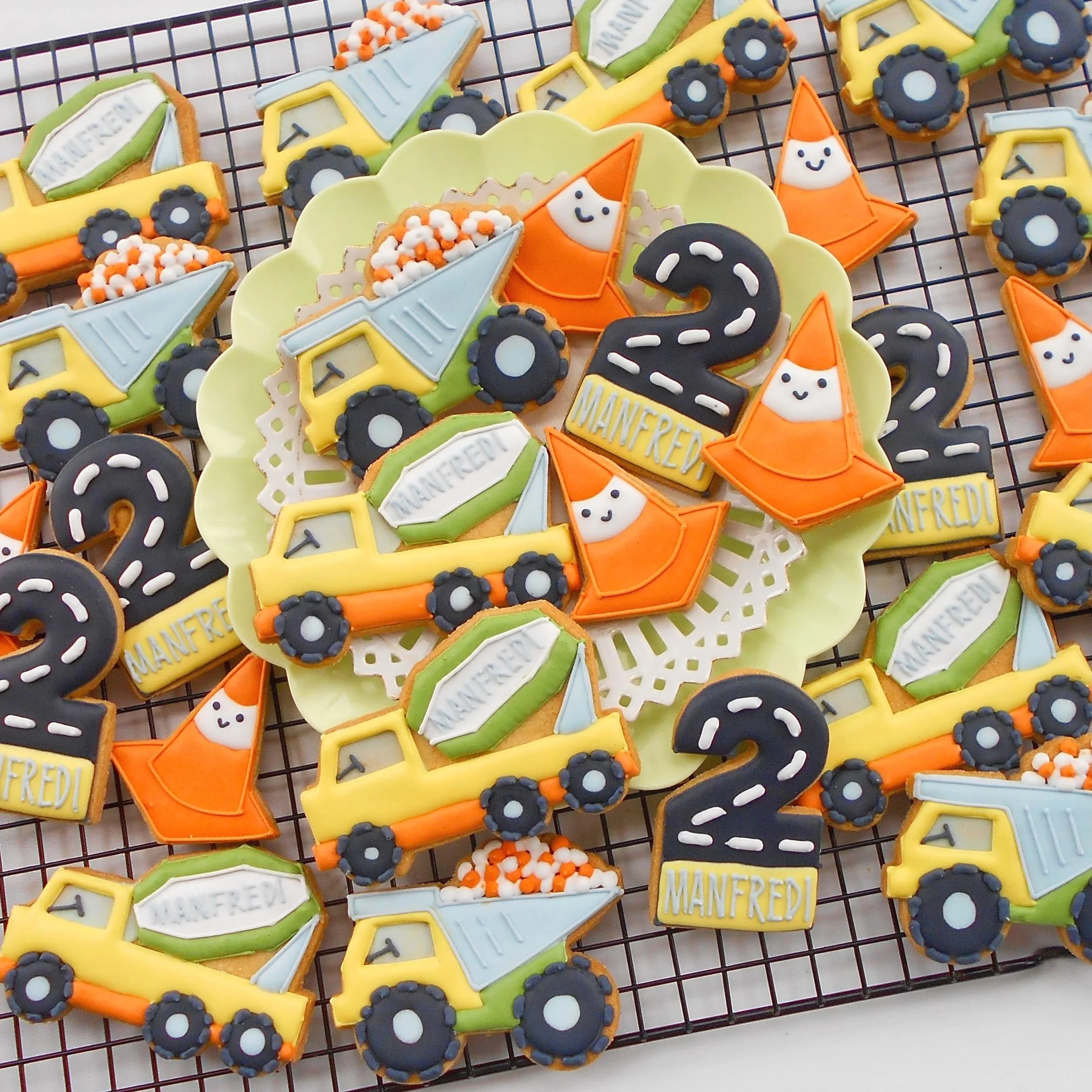 Cement+Truck+and+Dump+Truck+biscuits+for+Manfredi%27s+2nd+birthday+%282%29.jpg