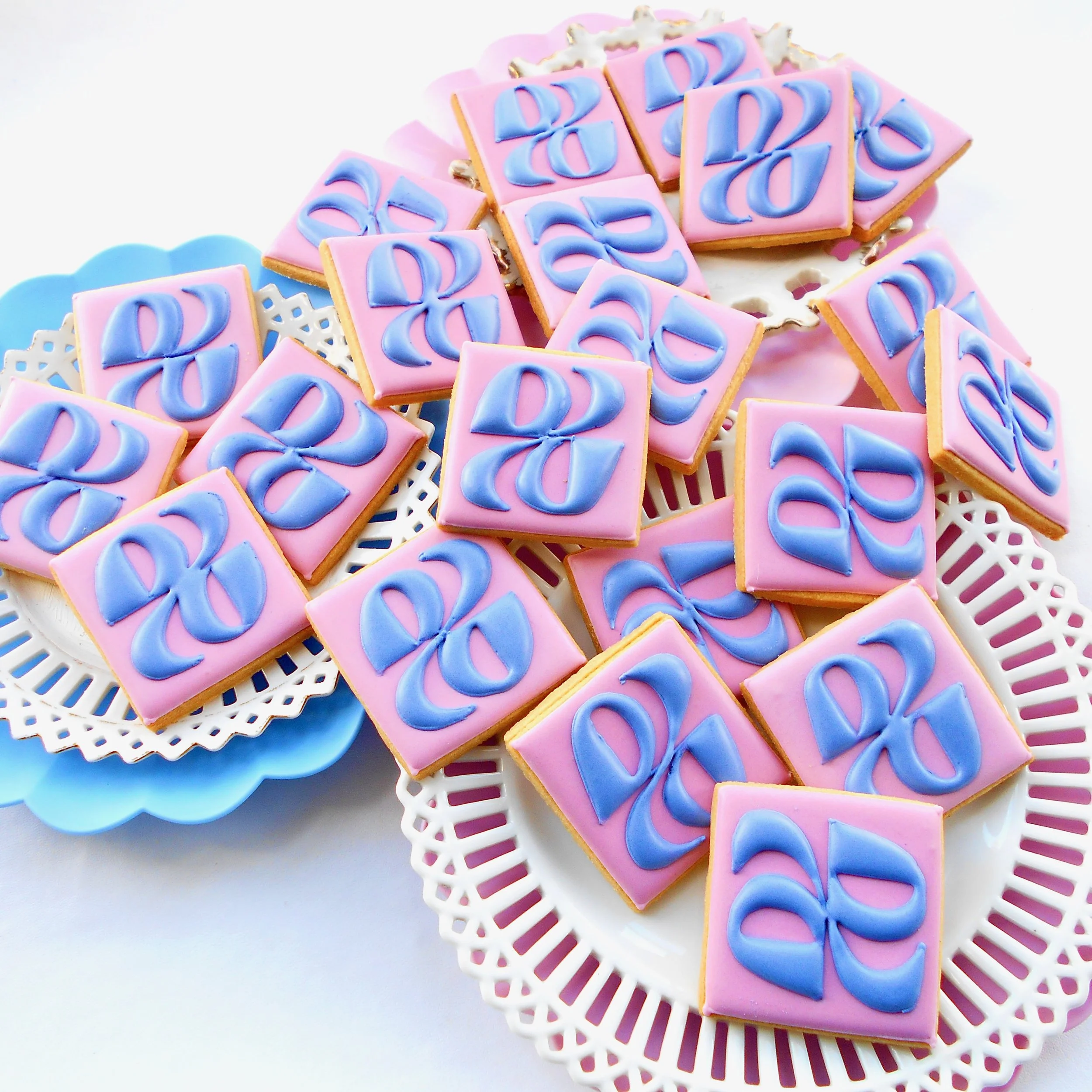 RIXO logo biscuits