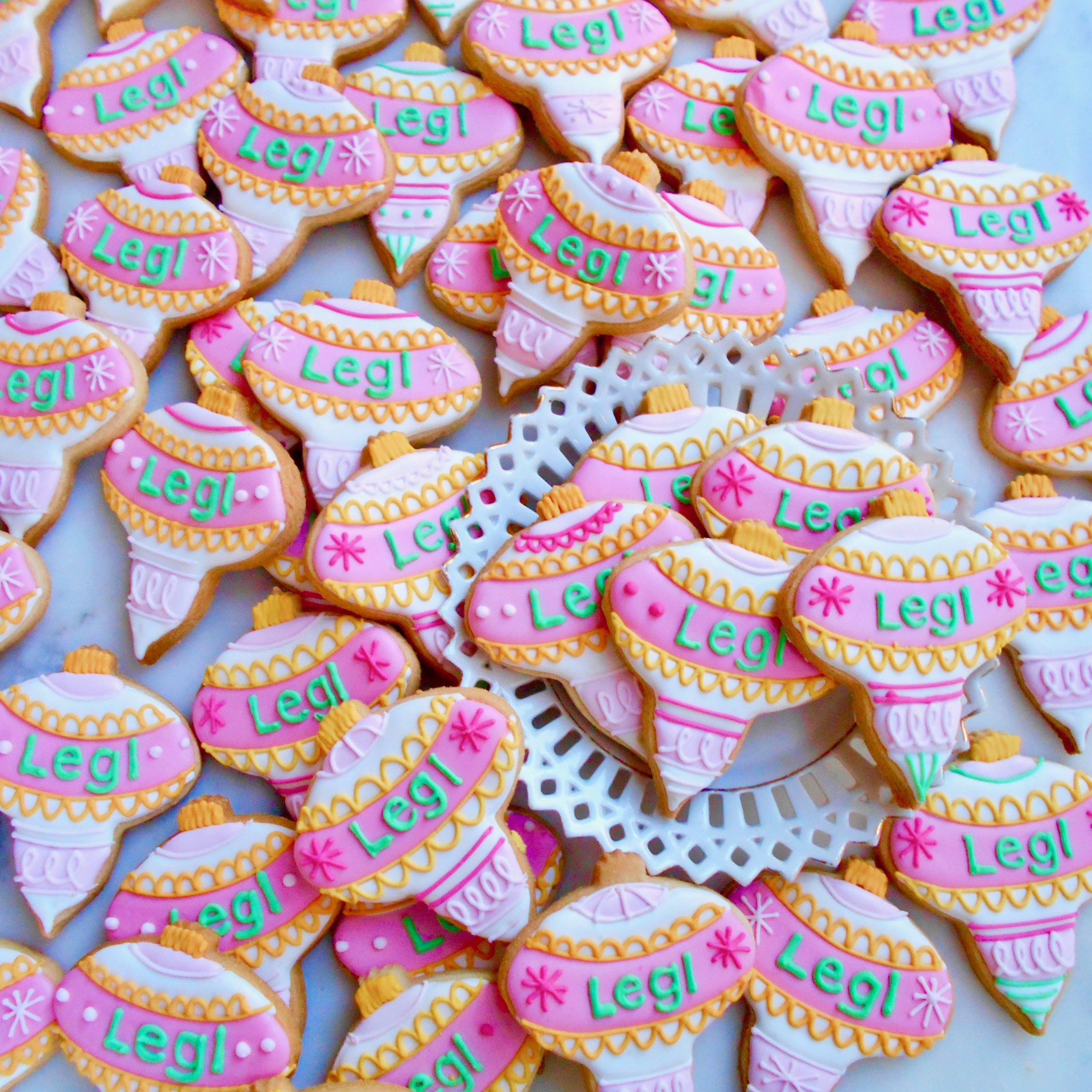 Legl logo baubles