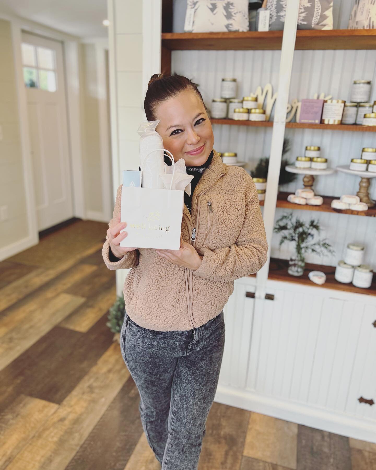 This beauty stopped in for a visit this morning. 🤎🤎

Congratulations to @emshika- Business leader of the year. Well deserved! ✨ 

Thank you for supporting my small business Em. 🌲