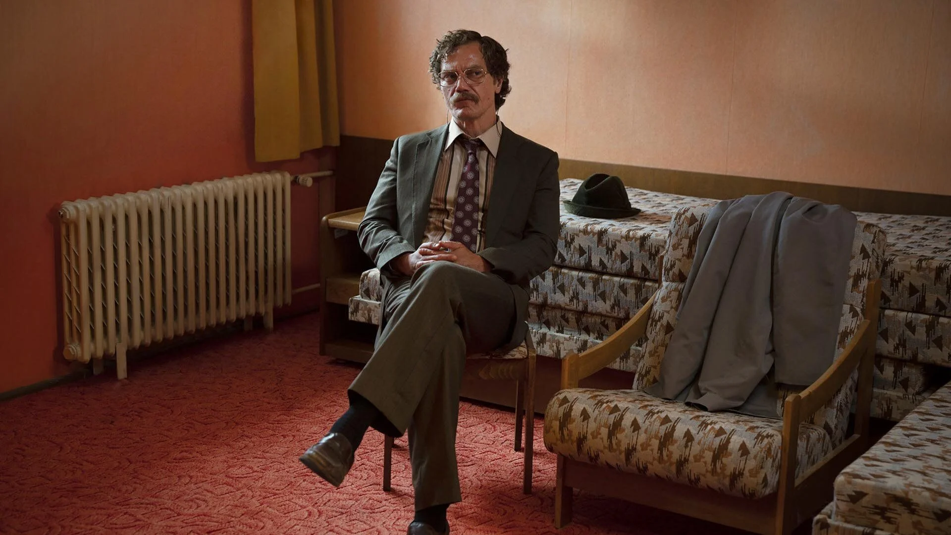 jonathan-olley-the-little-drummer-girl-michael-shannon-kurtz-american-actor.jpg