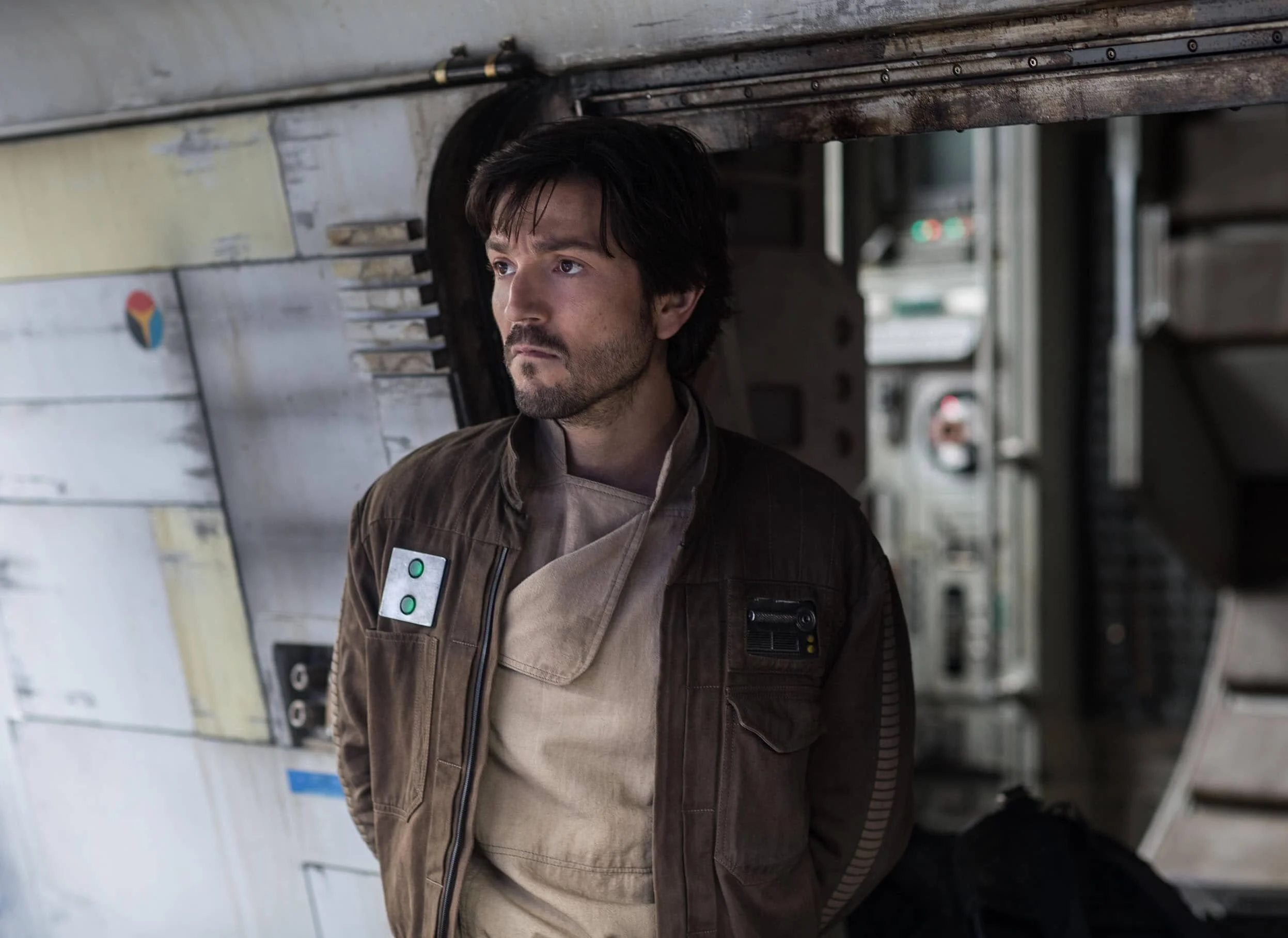 jonathan-olley-Rogue-one-star-wars-cassian-andor-officer-diego-luna-mexican-actor-rebel-alliance_2.jpg