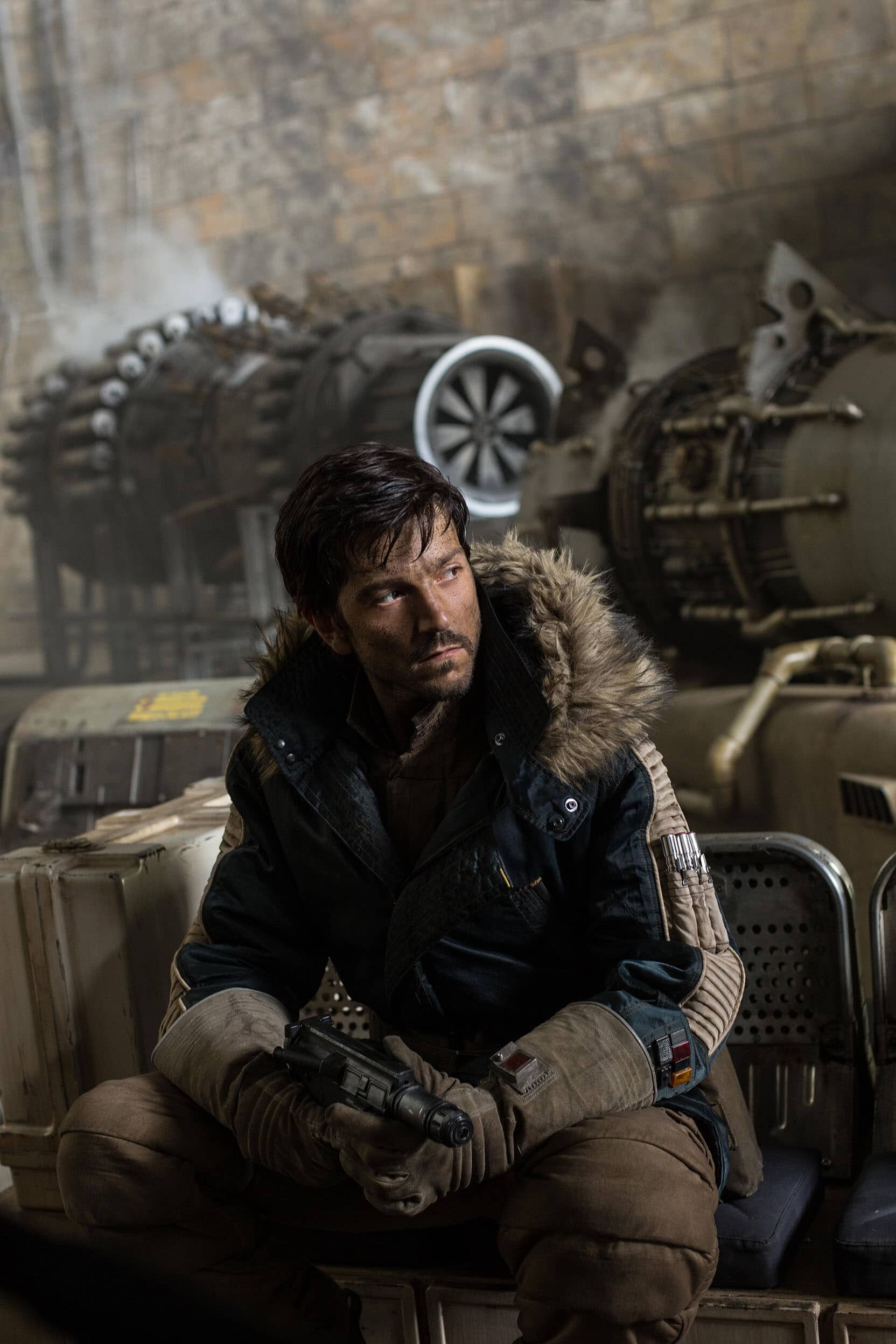 jonathan-olley-Rogue-one-star-wars-cassian-andor-officer-diego-luna-mexican-actor-rebel-alliance.jpg