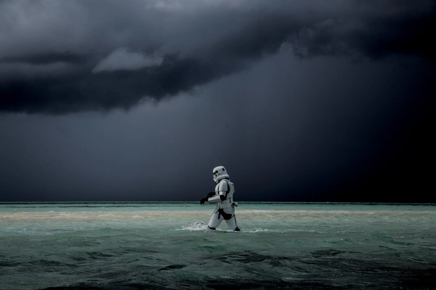jonathan-olley-Rogue-one-star-wars-imperial-stormtroopers=scarif-maldives.jpg