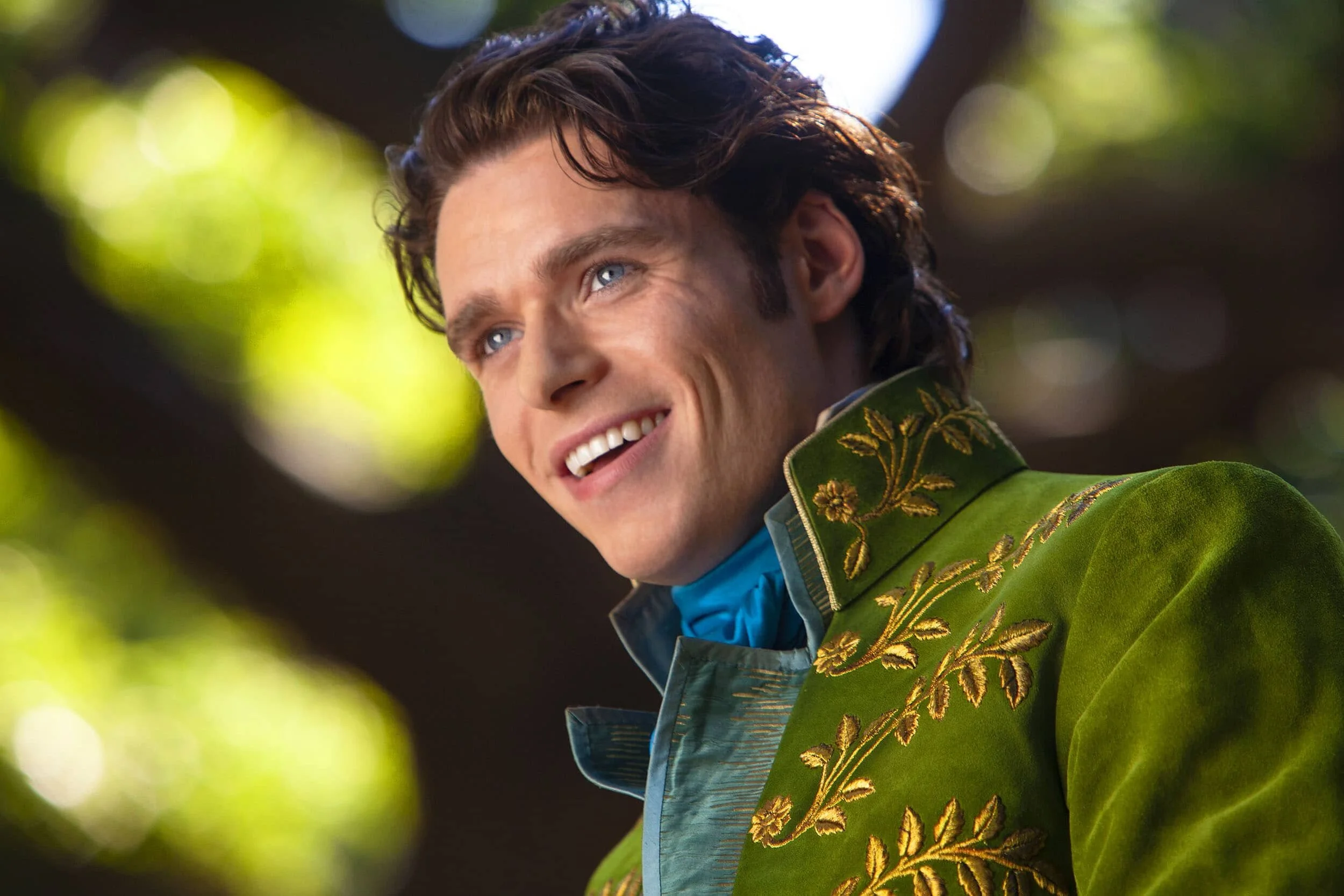 richard-madden-prince-cinderella-disney-movie-unit-still-photograph-jonathan-olley.jpg