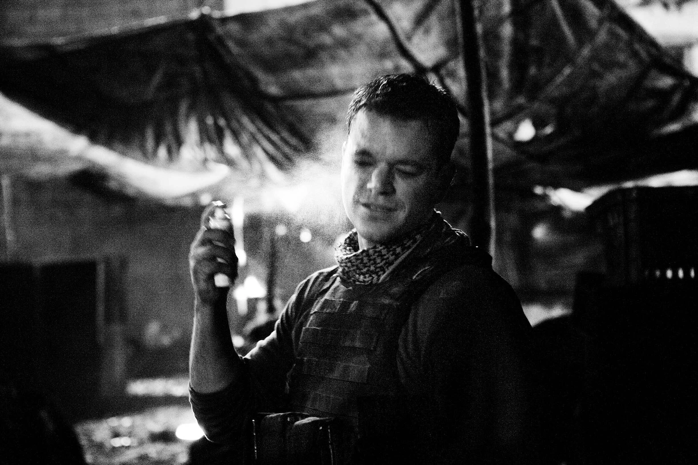 matt-damon-american-actor-green-zone-spritz-behind-the-scenes-on-set-jonathan-olley-unit-still-movie-photography.jpg
