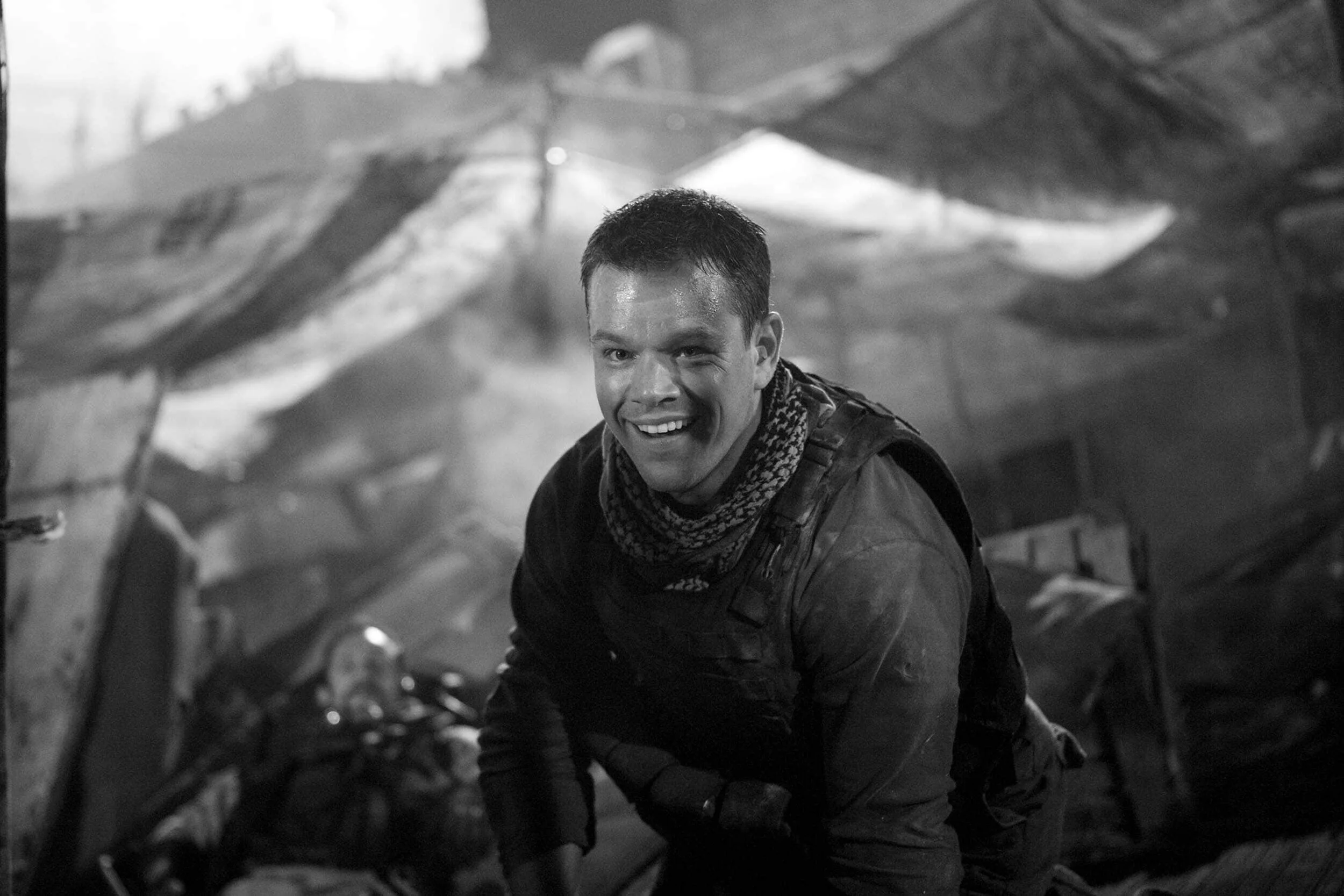 matt-damon-green-zone-behind-the-scenes-laughter-on-set-paul-greengrass-director-jonathan-olley-unit-still-movie-photography.jpg