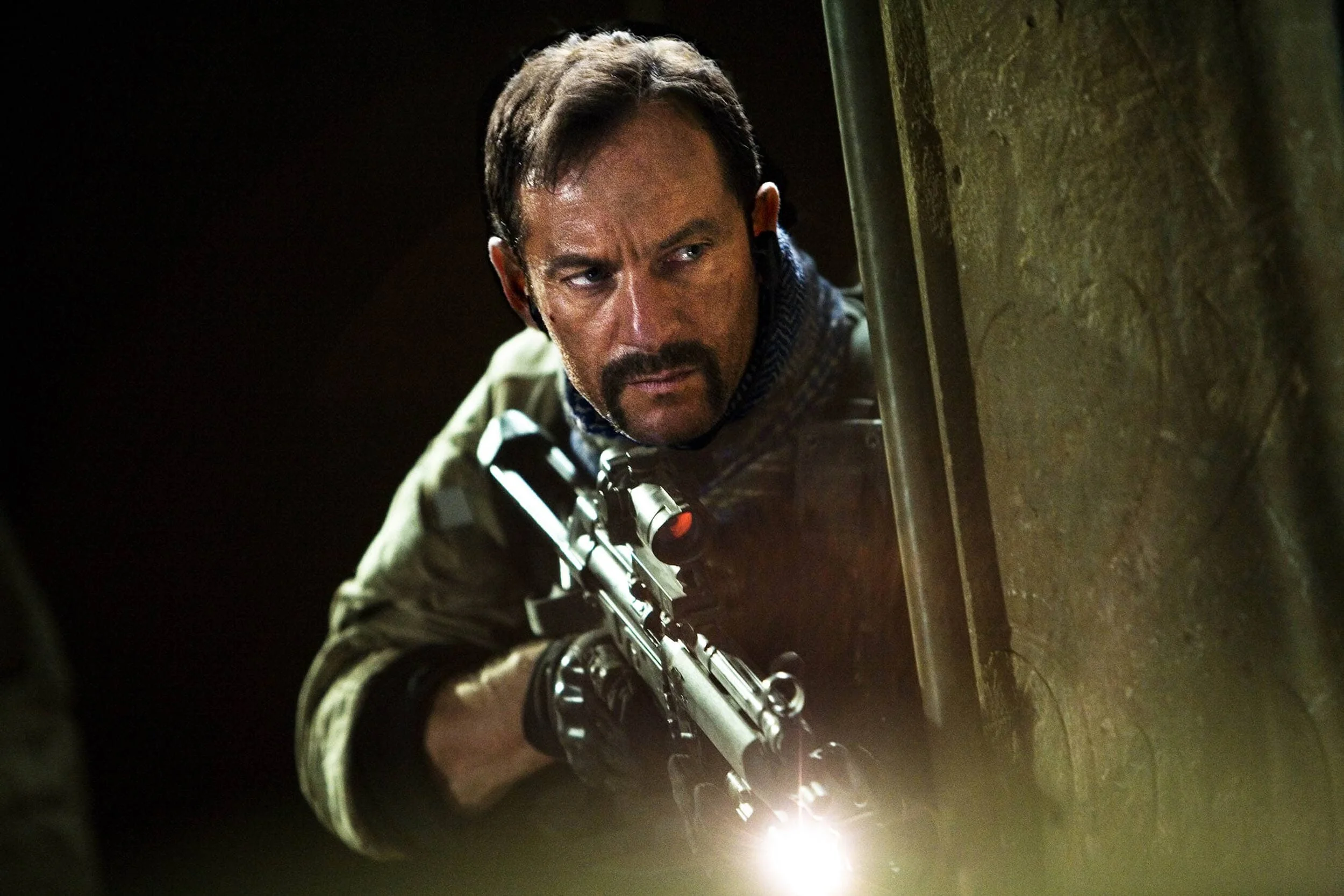 jason-isaacs-green-zone-paul-greengrass-director-jonathan-olley-unit-still-movie-photography-war-gulf-conflict-action.jpg