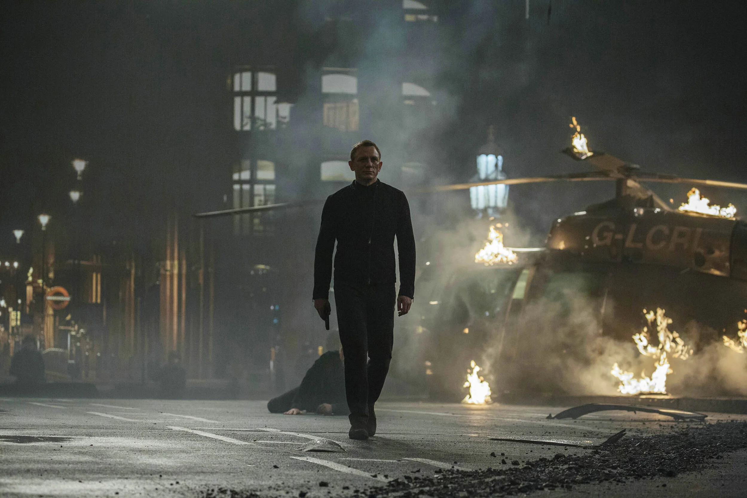 daniel-craig-007-killer-james-bond-sam-mendes-director-jonathan-olley-unit-film-movie-still-photography-spectre.jpg