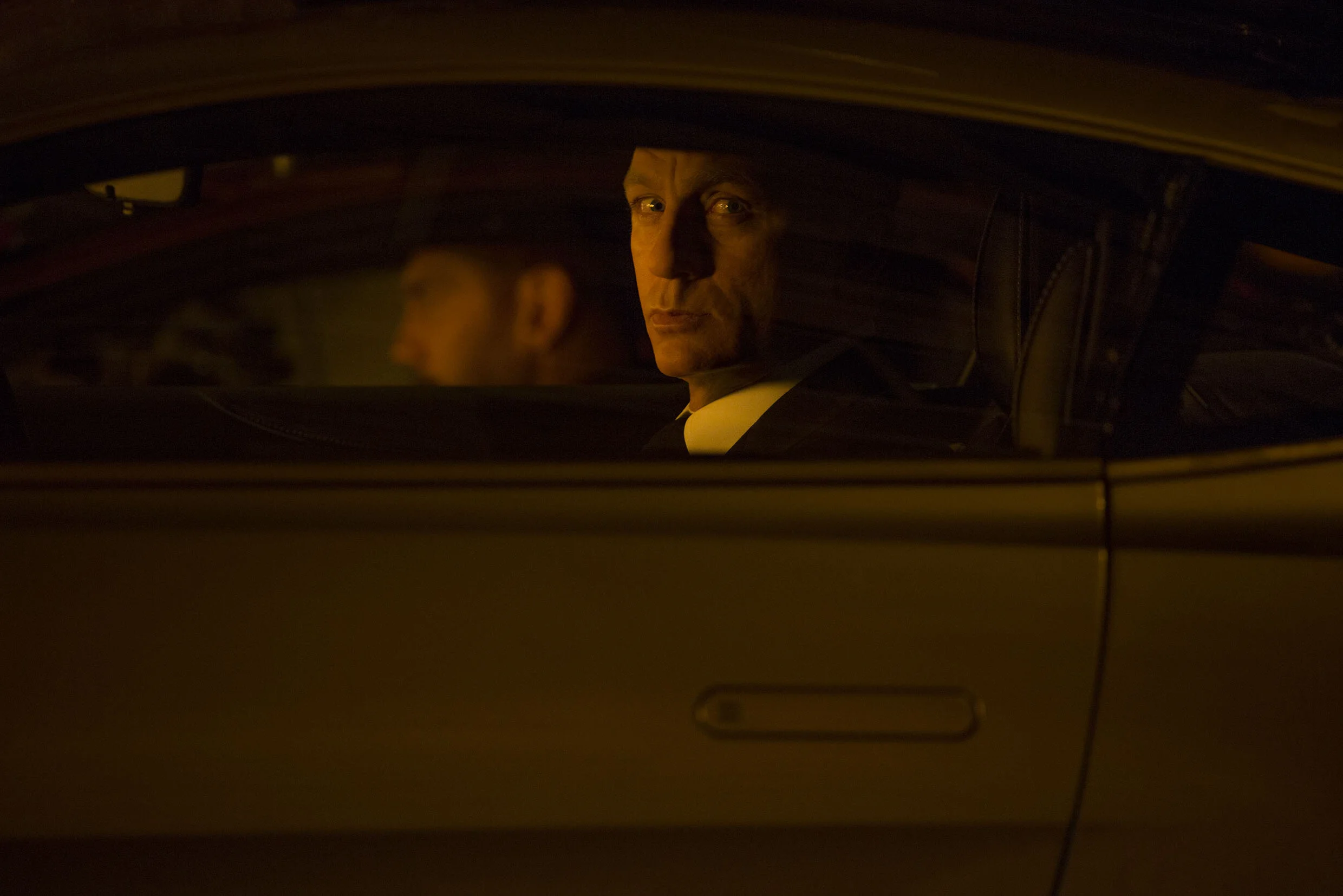 daniel-craig-aston-martin-dbx-james-bond-spectre-jonathan-olley-unit-still-movie-behind-the-scenes-photography-rome-italy.jpg