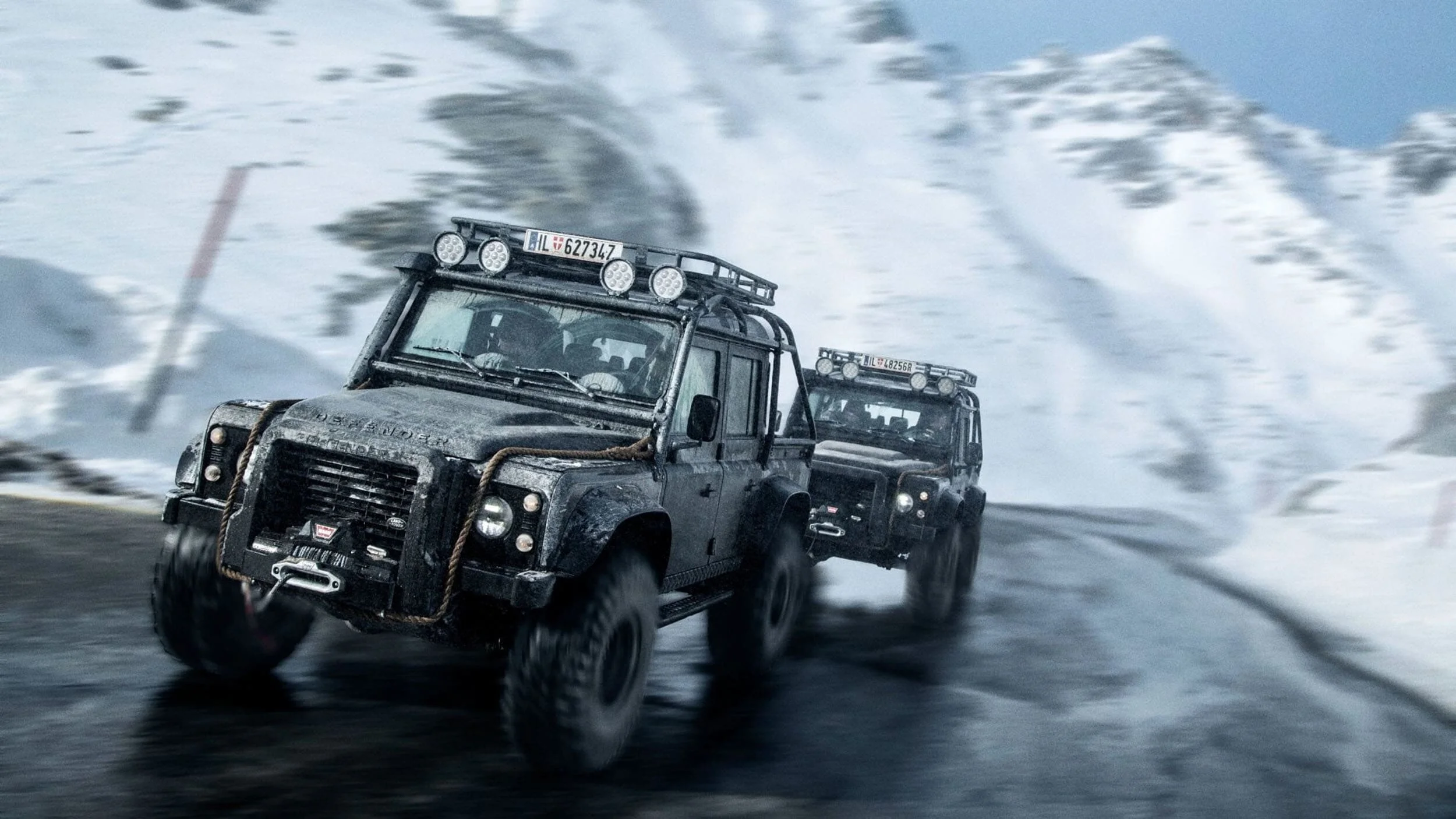 james-bond-spectre-landrover-defender-tweaked-automotive-baddy-edition-4wd-4x4-black-unit-film-still-photography-jonathan-olley-stunt-vehicles.jpg
