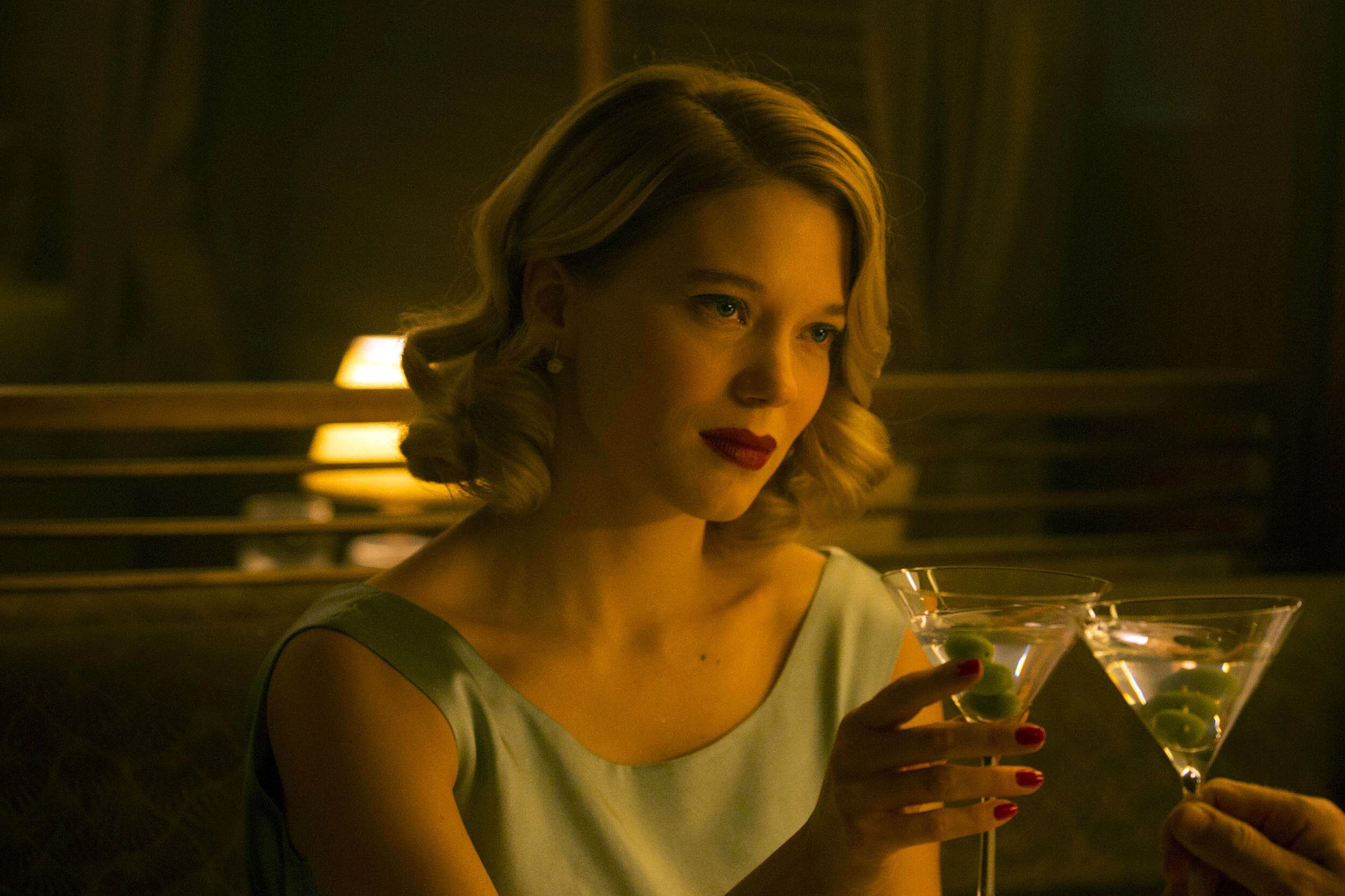 jonathan-olley-james-bond-spectre-lea-seydoux-french-actor-girl-beautiful-heroine-unit-still-photography_1.jpg