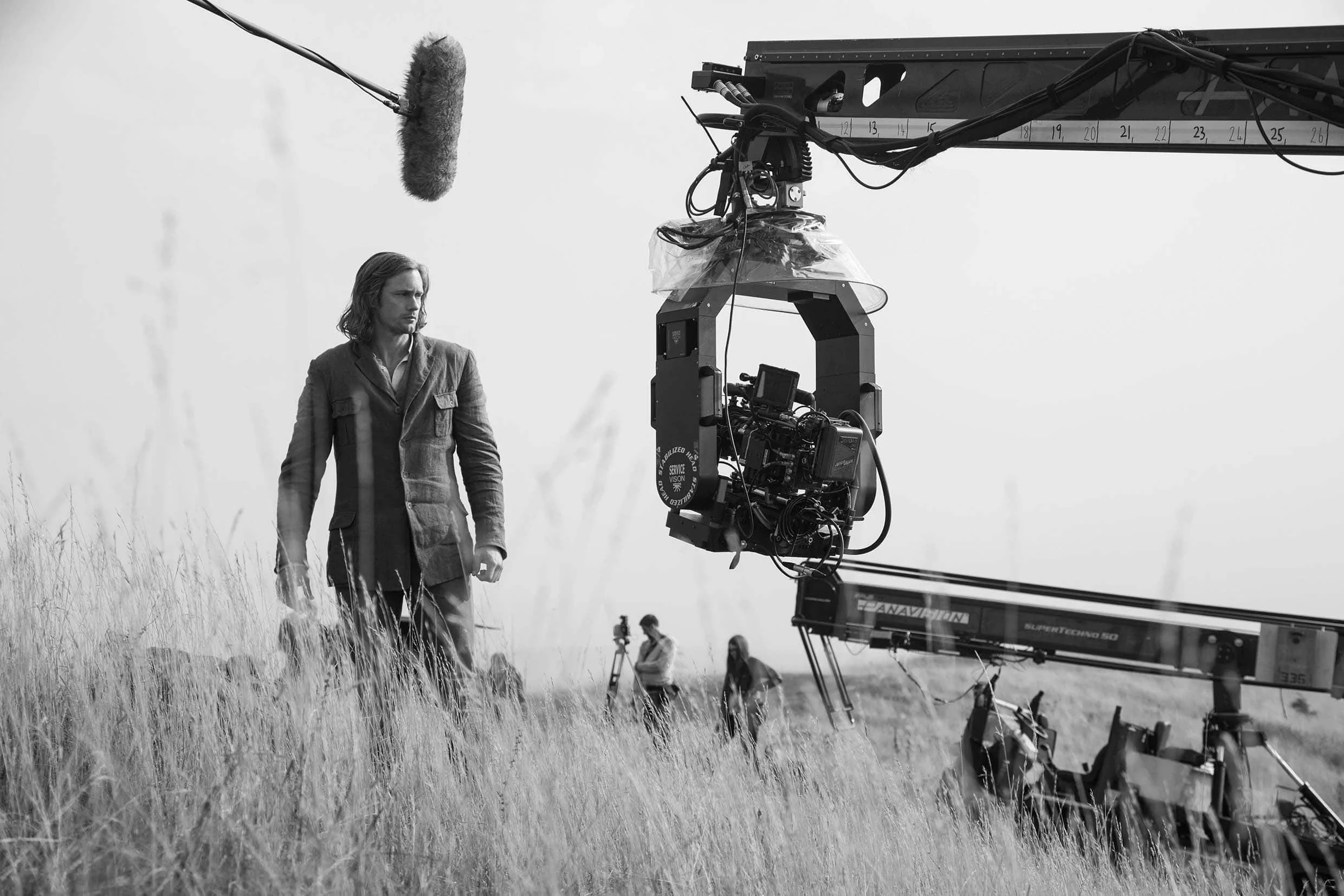 alexander-skarsgard-greystoke-the-legend-of-tarzan-behind-the-scenes-jonathan-olley-unit-film-still-ivinghoe-beacon-director-david-yates-swedish-actor-warner-bros-technocrane.jpg