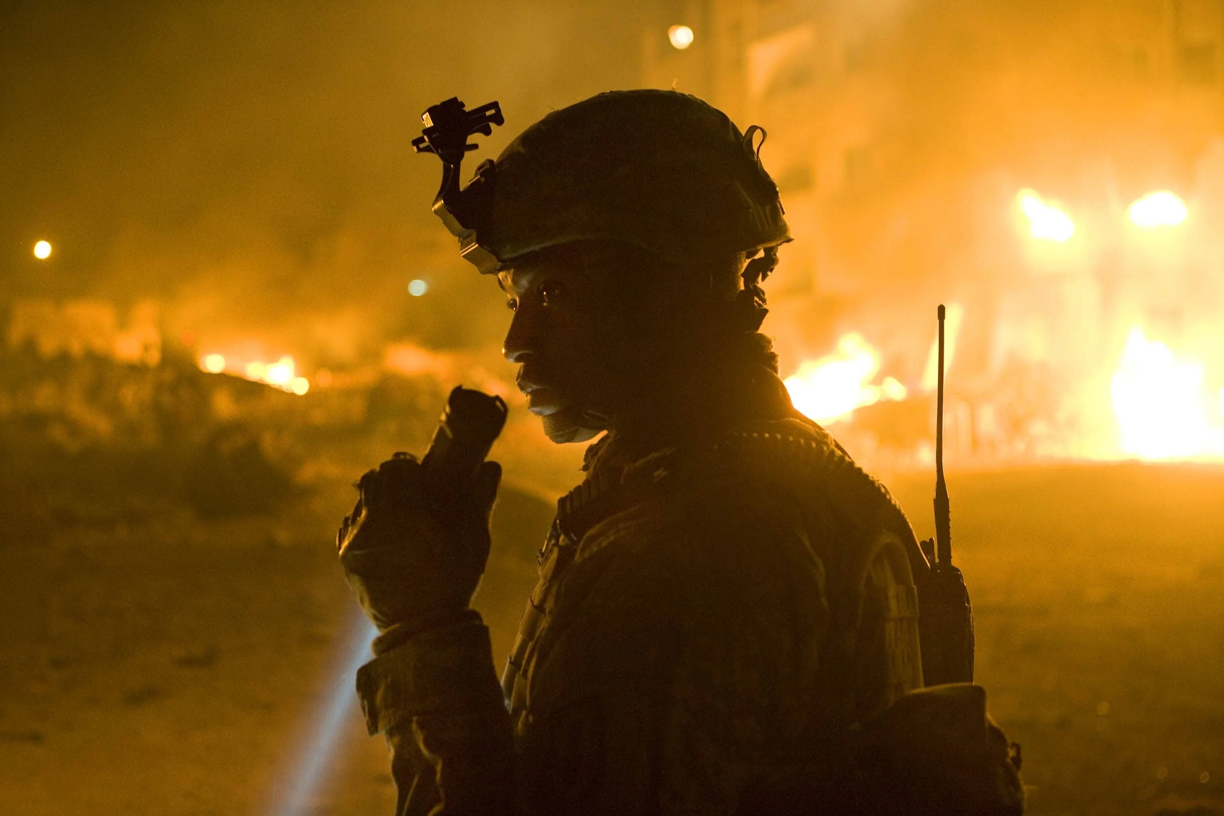 anthony-mackie-the-hurt-locker-war-action-thriller-oscar-winner-best-picture-kathryn-bigelow-director-jonathan-olley-unit-still-movie-photography.jpg