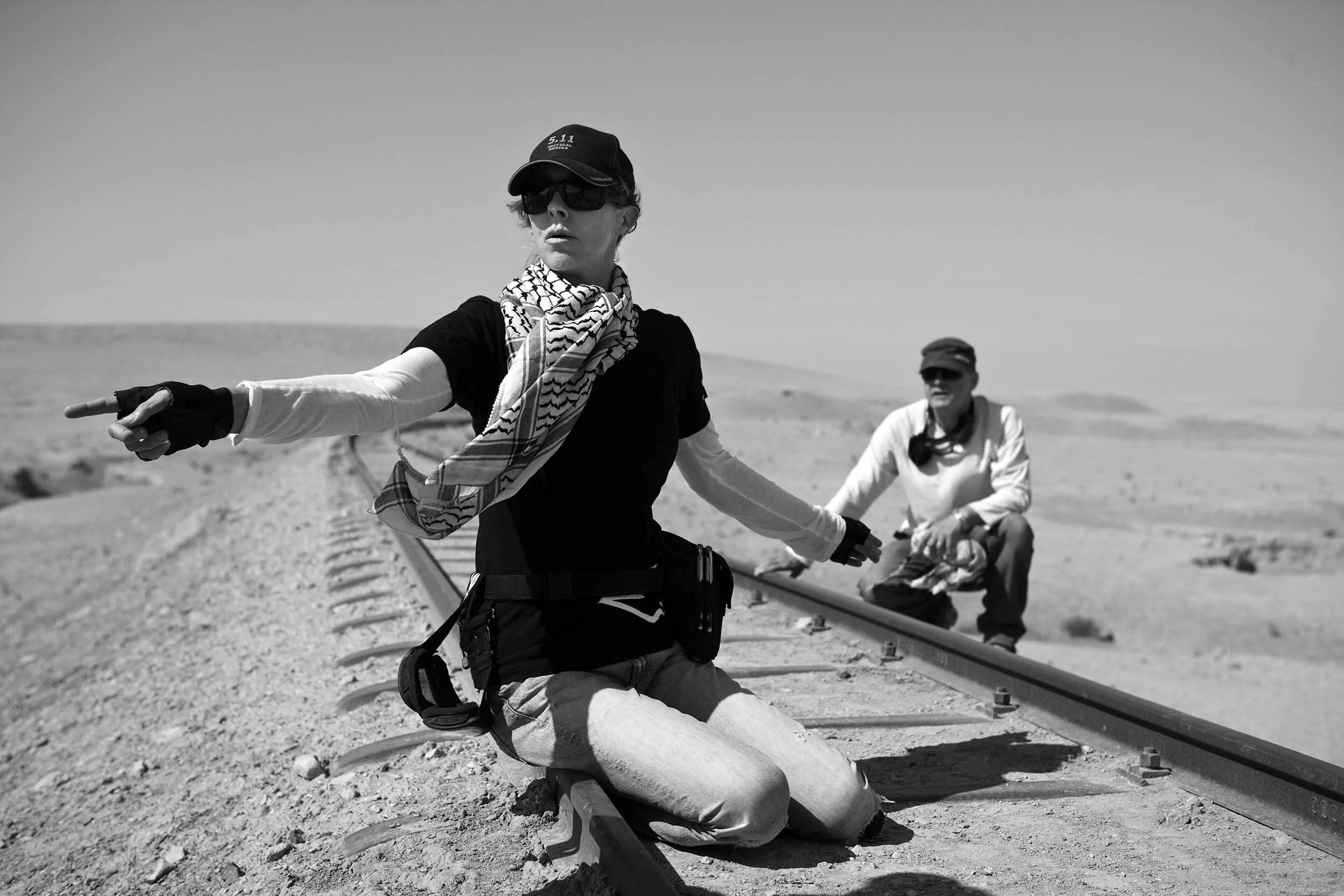 barry-ackroyd-bsc-dop-cinematographer-the-hurt-locker-war-action-thriller-oscar-winner-best-picture-kathryn-bigelow-director-jonathan-olley-unit-still-movie-photography-swaga-jordan.jpg