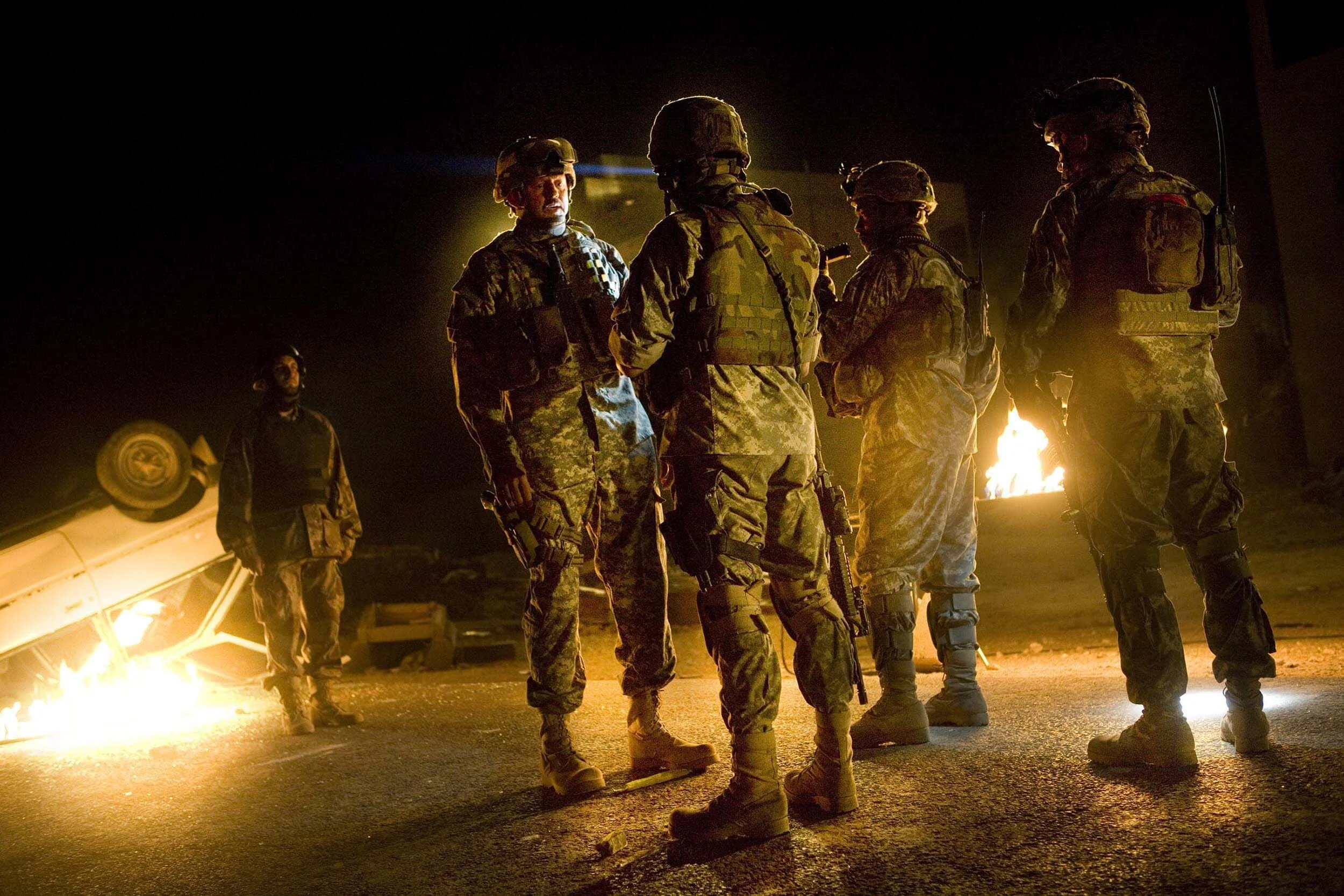 david-morse-jeremy-renner-the-hurt-locker-war-action-thriller-oscar-winner-best-picture-kathryn-bigelow-director-jonathan-olley-unit-still-movie-photography.jpg
