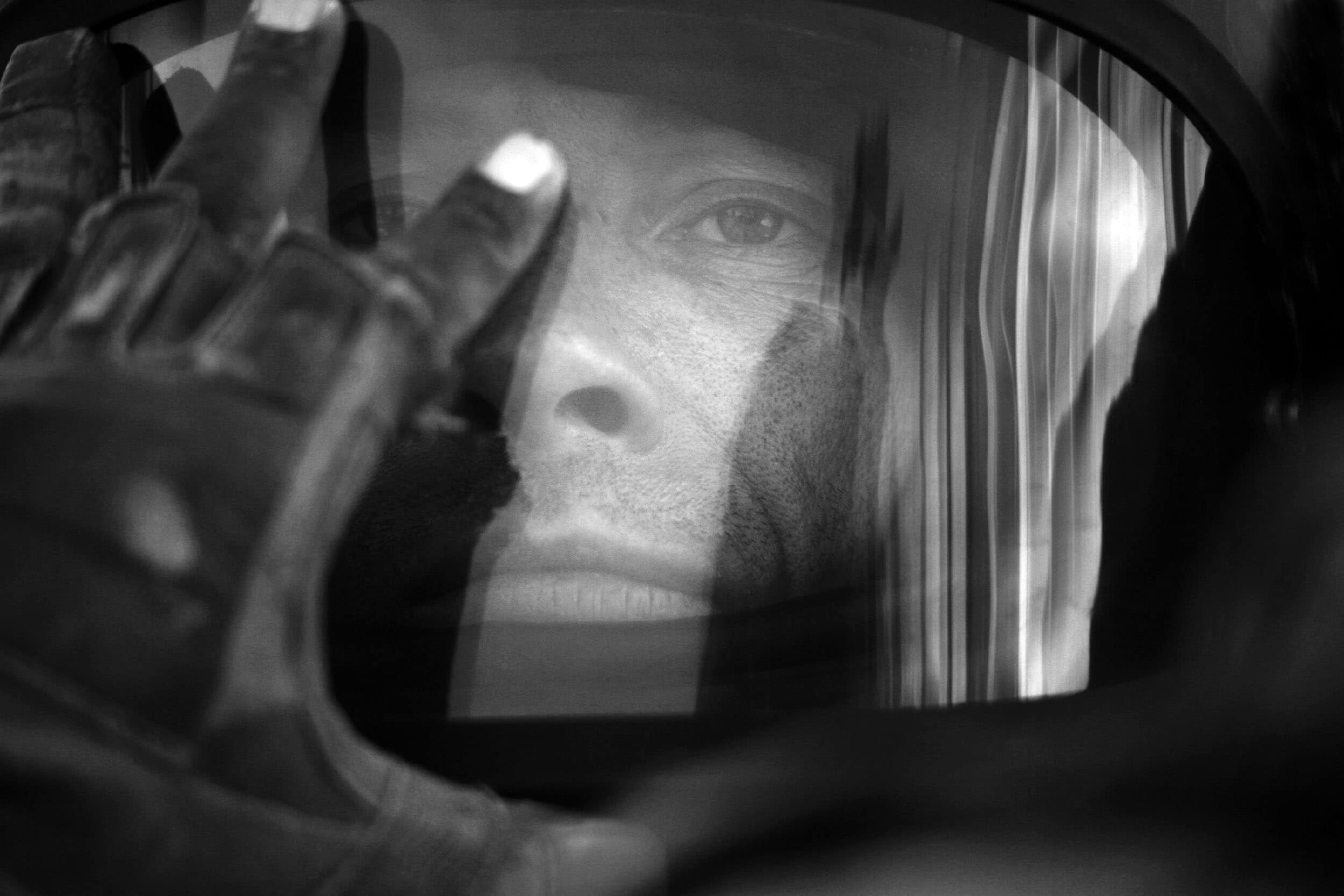 guy-pearce-bomb-suit-man-best-the-hurt-locker-war-action-thriller-oscar-winner-best-picture-kathryn-bigelow-director-jonathan-olley-unit-still-movie-photography.jpg