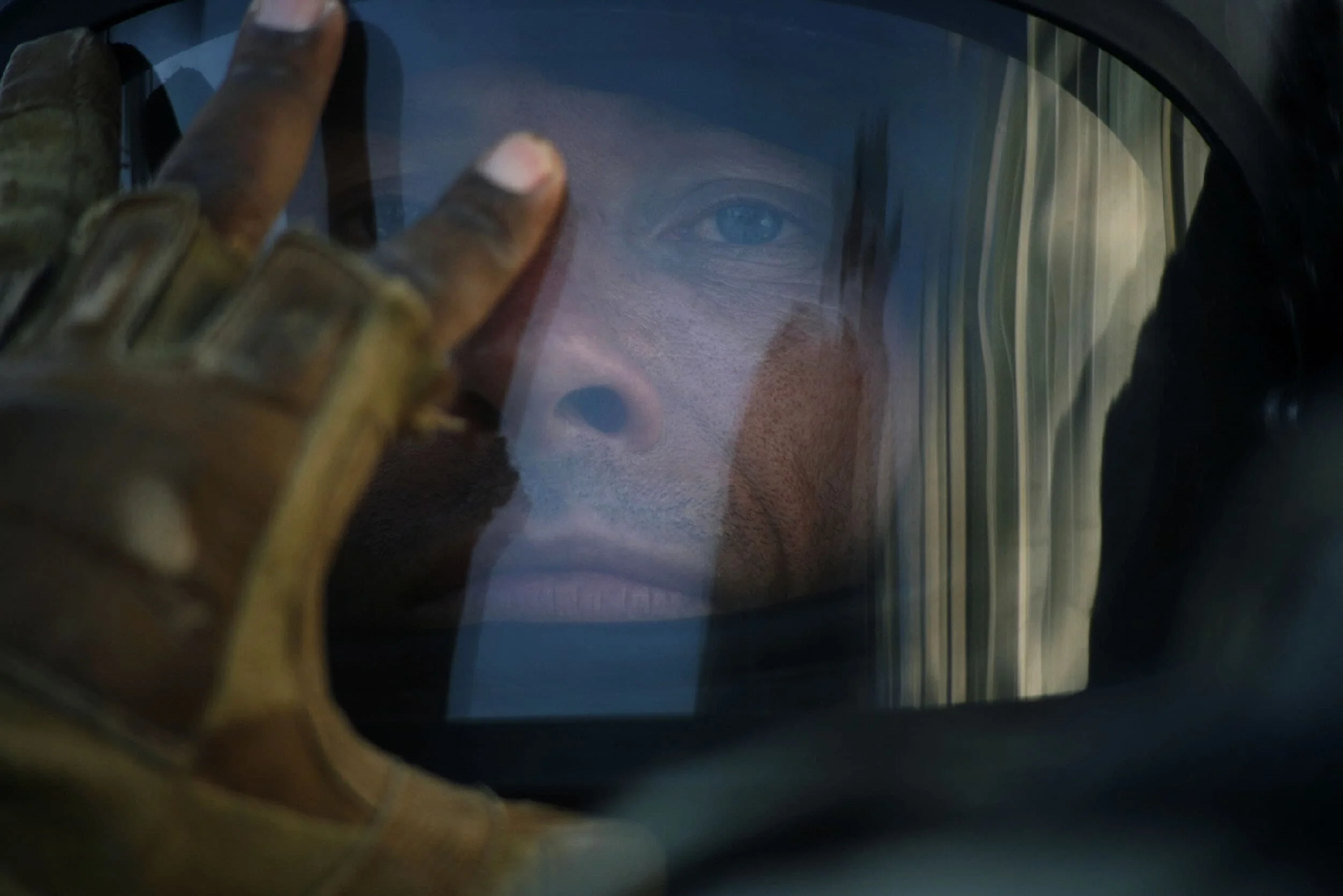 guy-pearce-the-hurt-locker-jonathan-olley-unit-film-movie-still-special-photographer-photography-kathryn-bigelow-director15.jpg