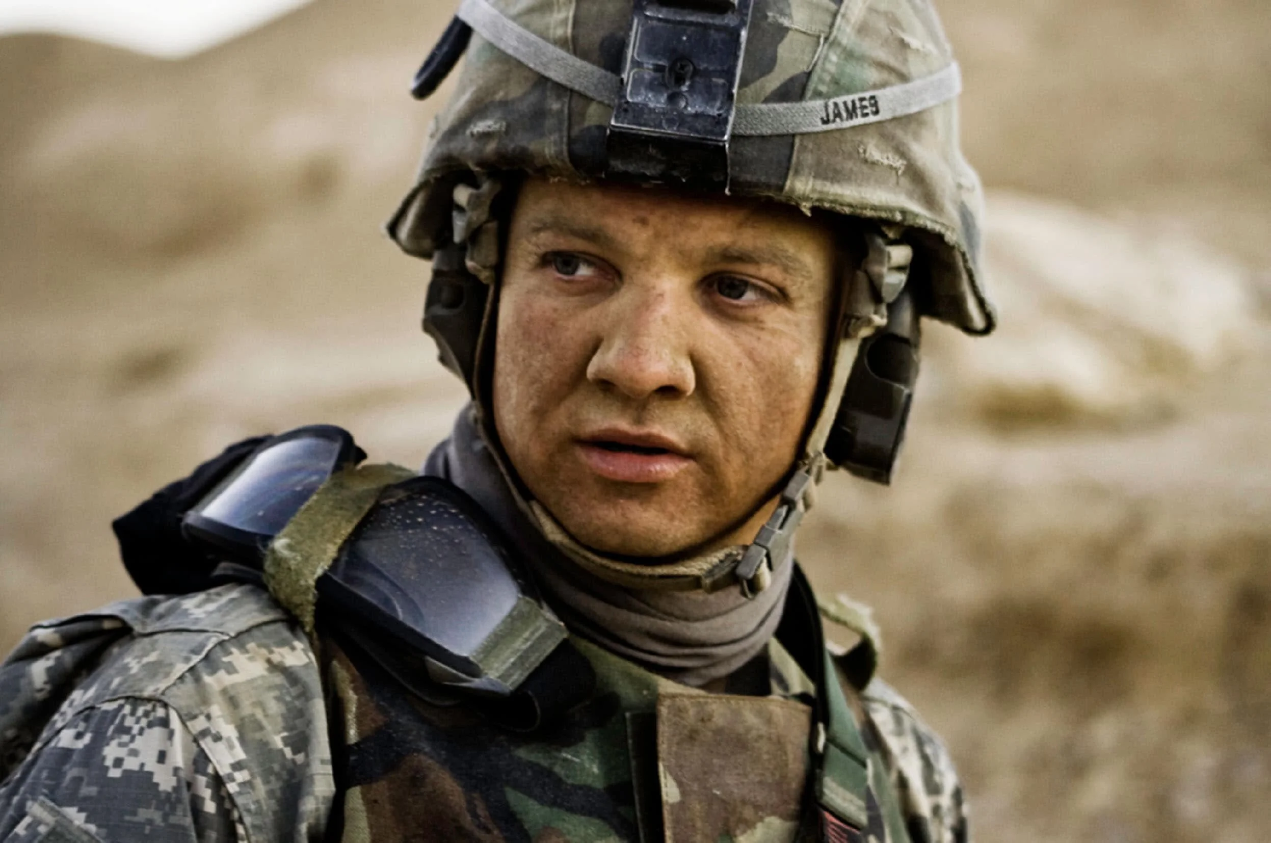 jeremy-renner-the-hurt-locker-unit-movie-film-still-photography-jordan-bomb-disposal-eod-uxo-american-army-us-kathryn-bigalow-director-jonathan-olley.jpg
