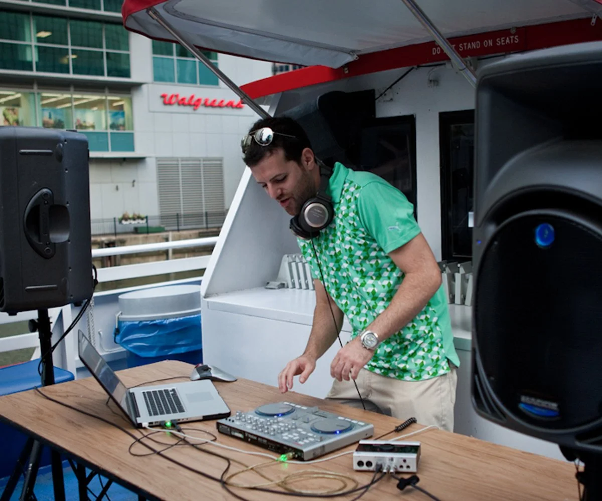Corporate Boat Party 2009.jpg