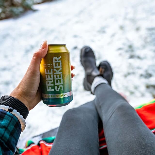 Snow days are best paird with Chardonnay! ☃️❄
#Freeseeker
📸: @nickyeephoto_