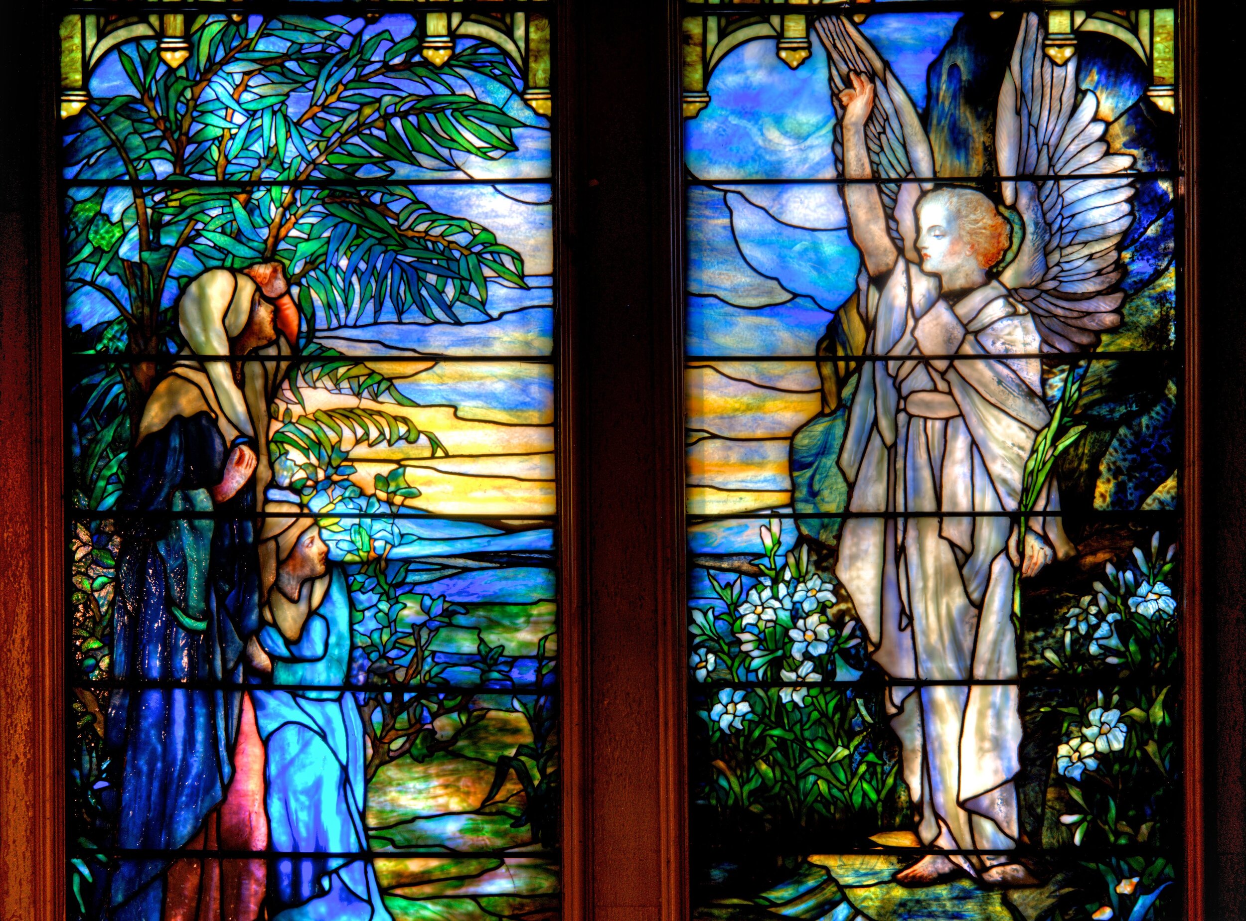 The angel addresses the two Marys on Easter Morning (L. C. Tiffany &amp; Co., 1903)