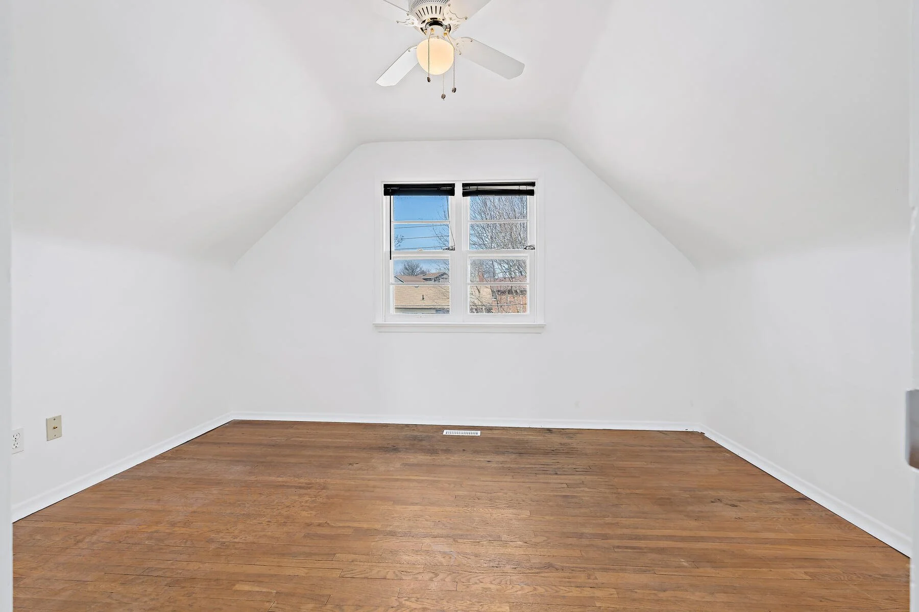 3 Bard Ln Halton Hills ON L9T 3Z7 Canada-031-051-Bedroom 2-MLS_Size.jpg