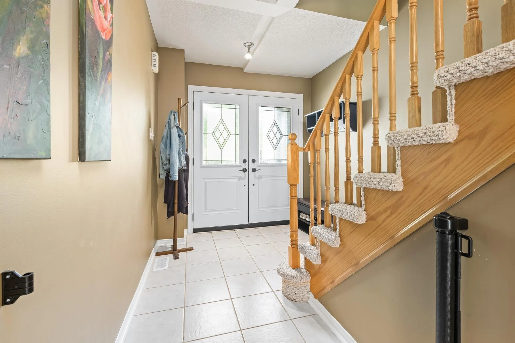 008-009-Entryway-1900x1200.jpg