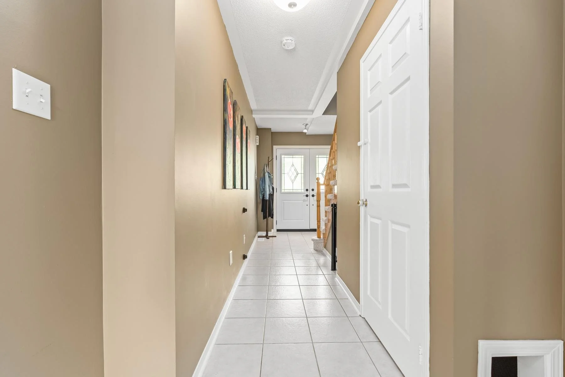 009-008-Entryway-1900x1200.jpg