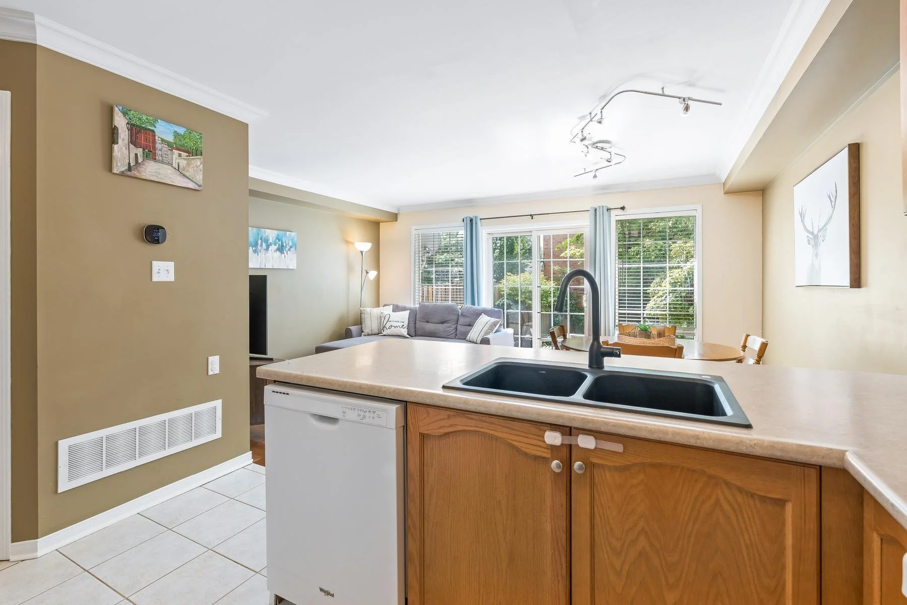 015-007-Kitchen-1900x1200.jpg