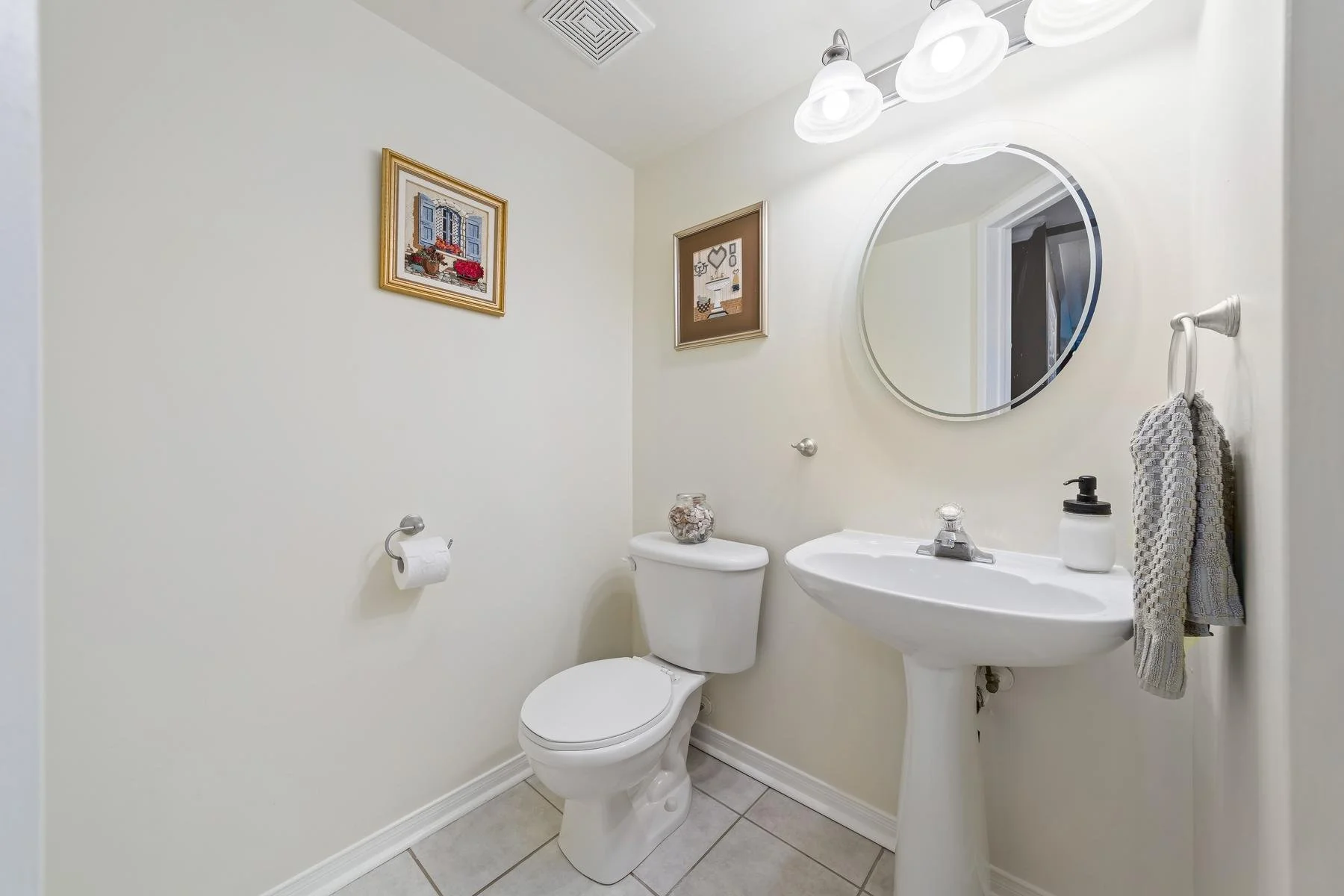 022-036-Bathroom-1900x1200.jpg