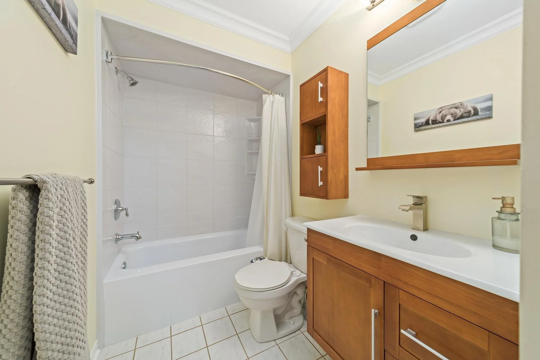 029-024-Bathroom-1900x1200.jpg